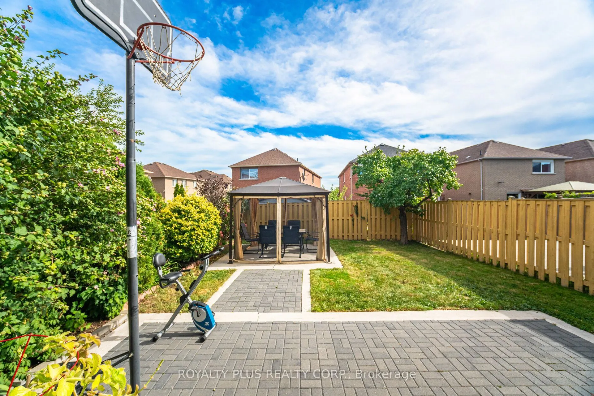 77 Arthurs Crescent