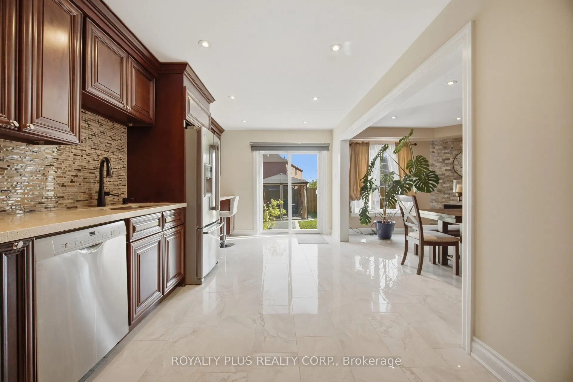 77 Arthurs Crescent