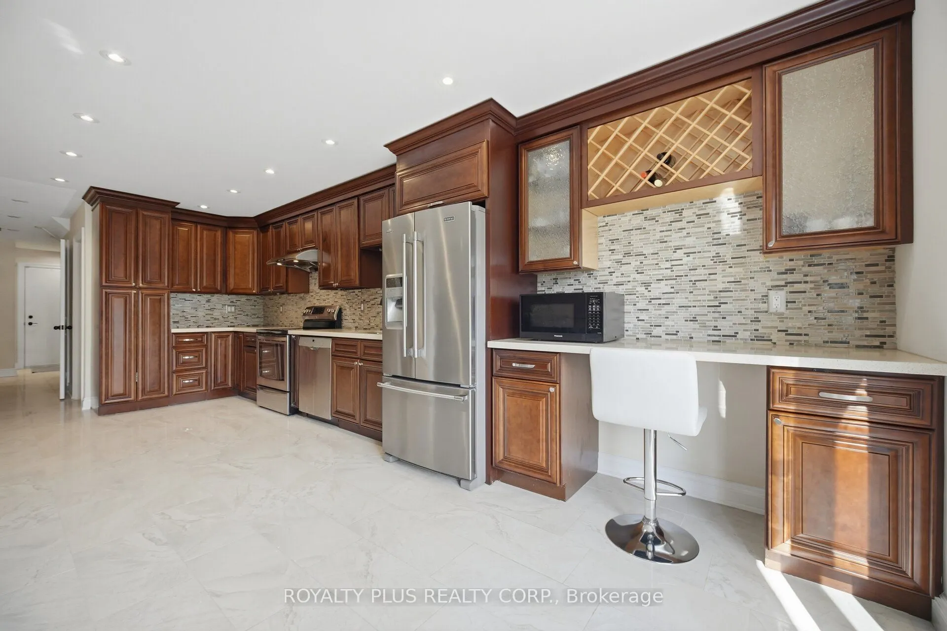 77 Arthurs Crescent