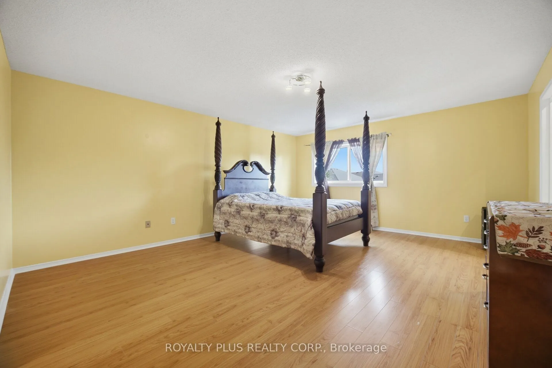 77 Arthurs Crescent