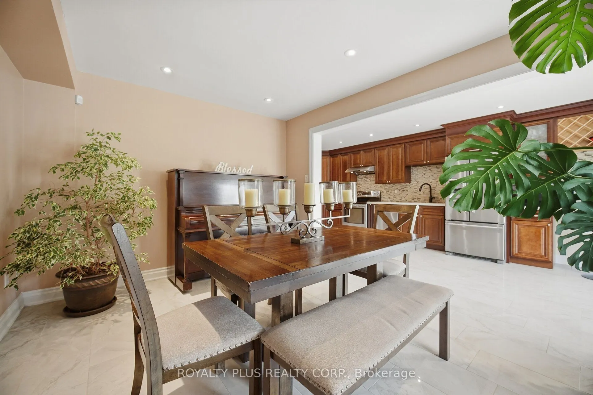 77 Arthurs Crescent