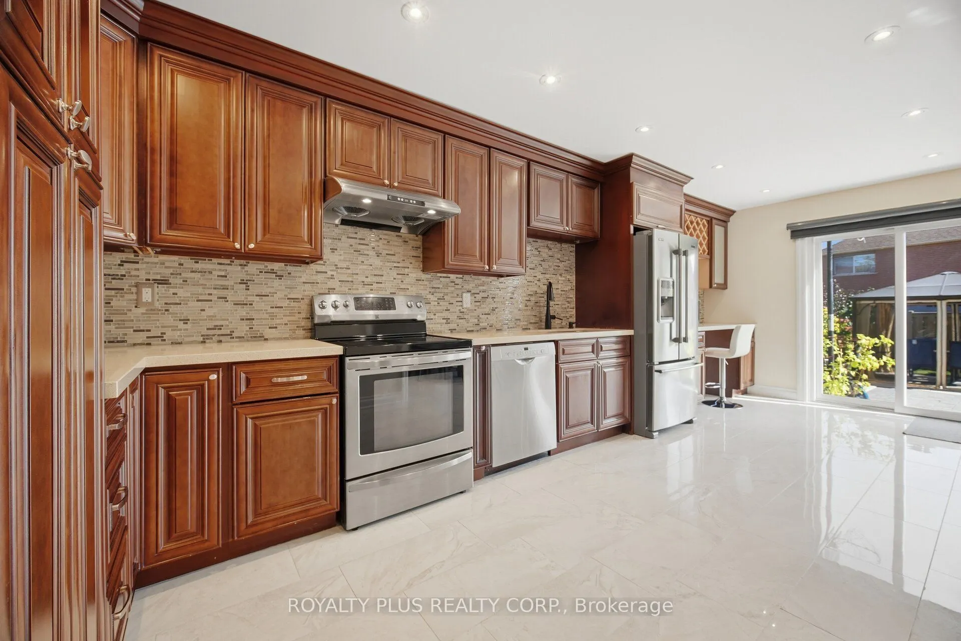 77 Arthurs Crescent