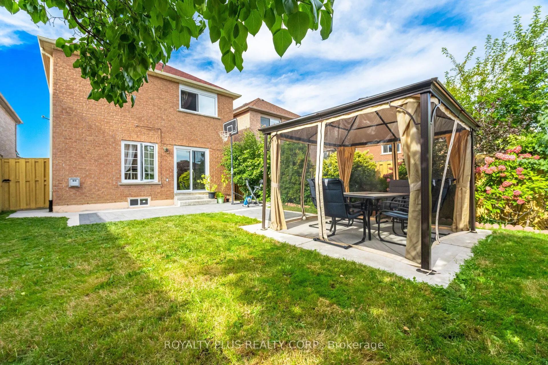 77 Arthurs Crescent