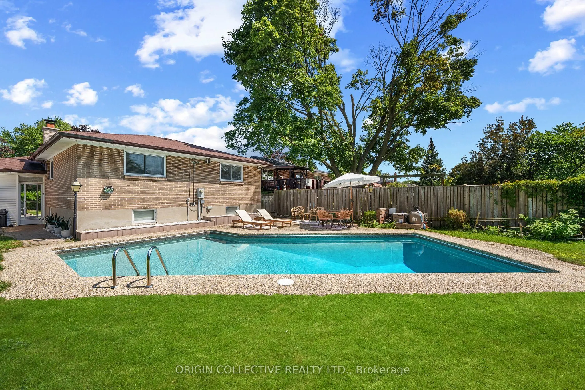 983 Parthia Crescent