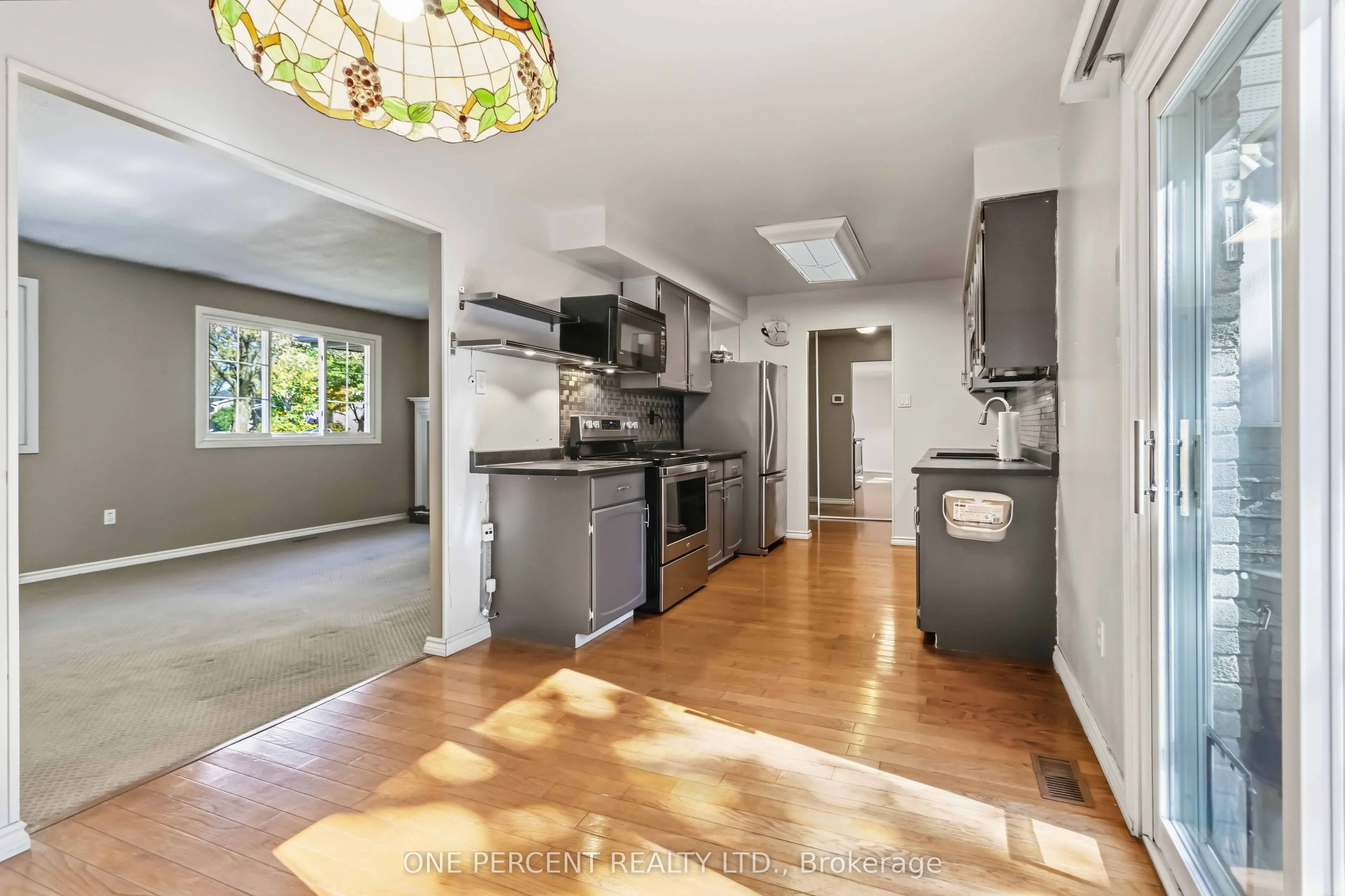 6099 Starfield Crescent