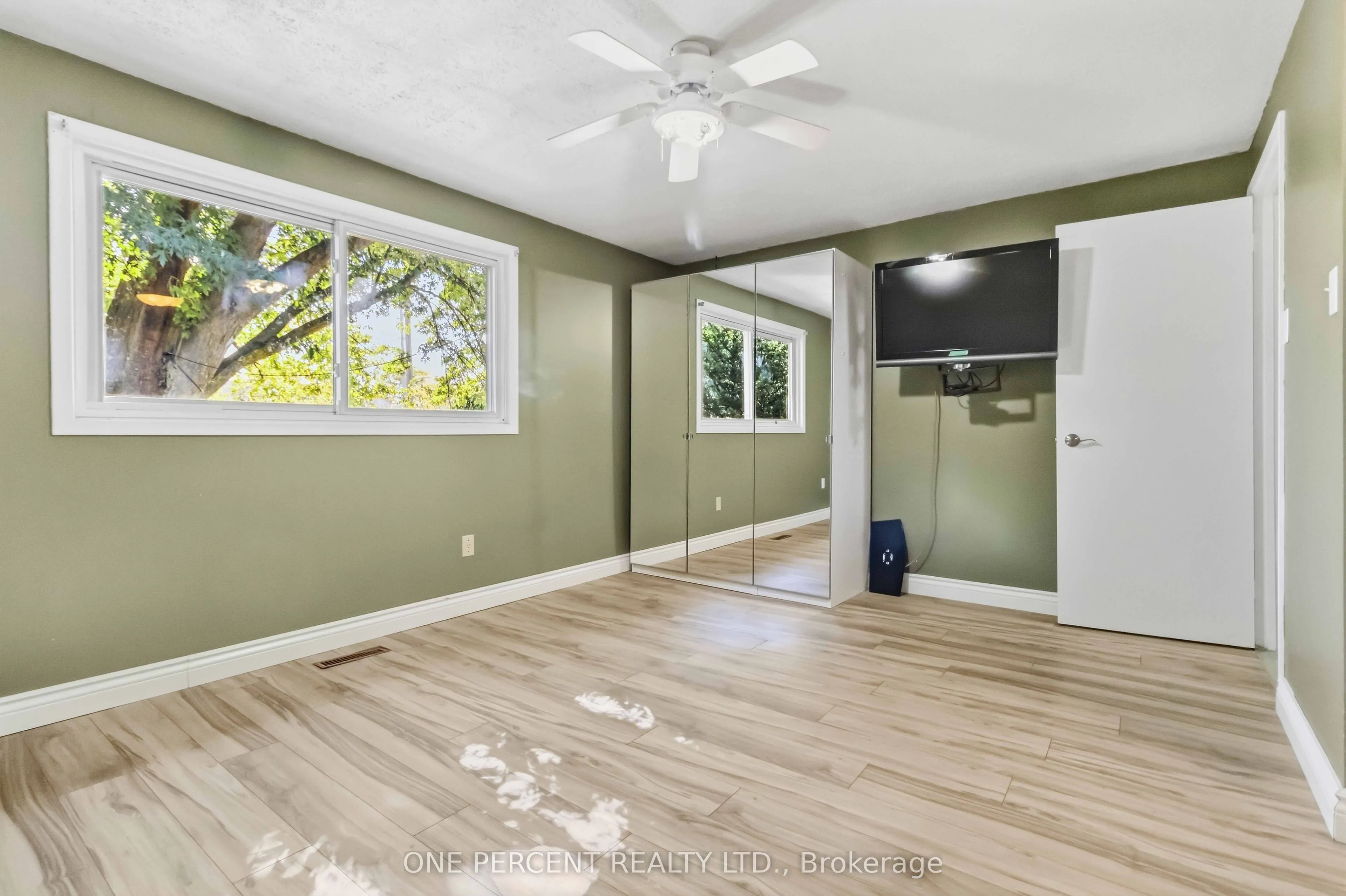 6099 Starfield Crescent
