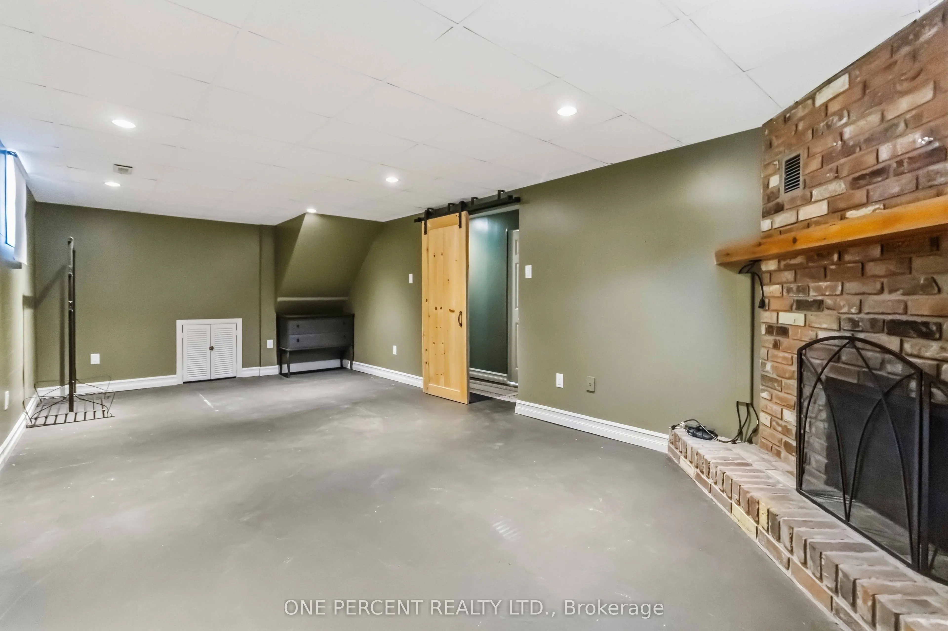 6099 Starfield Crescent
