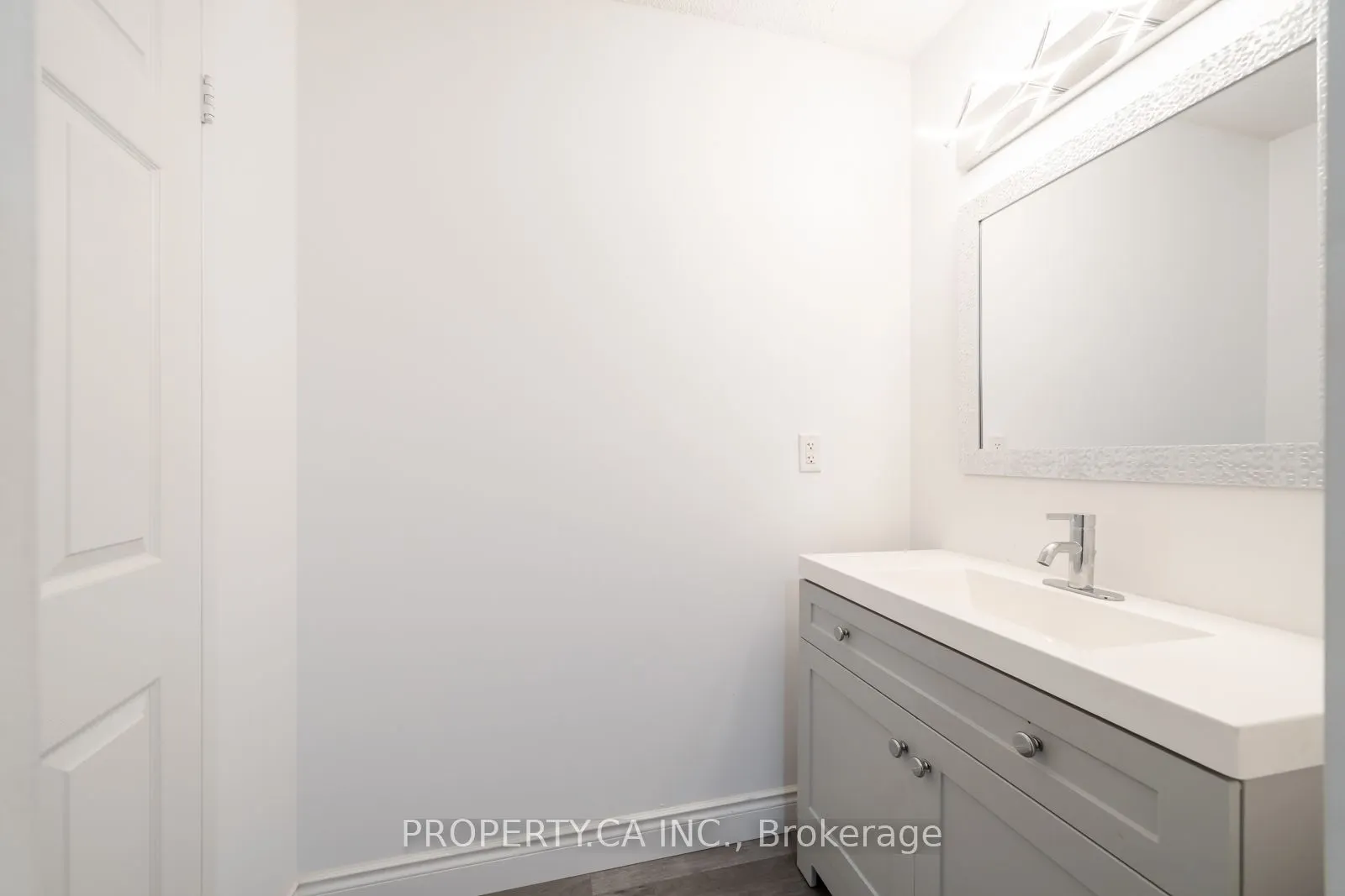 355 Rathburn Road E #1204