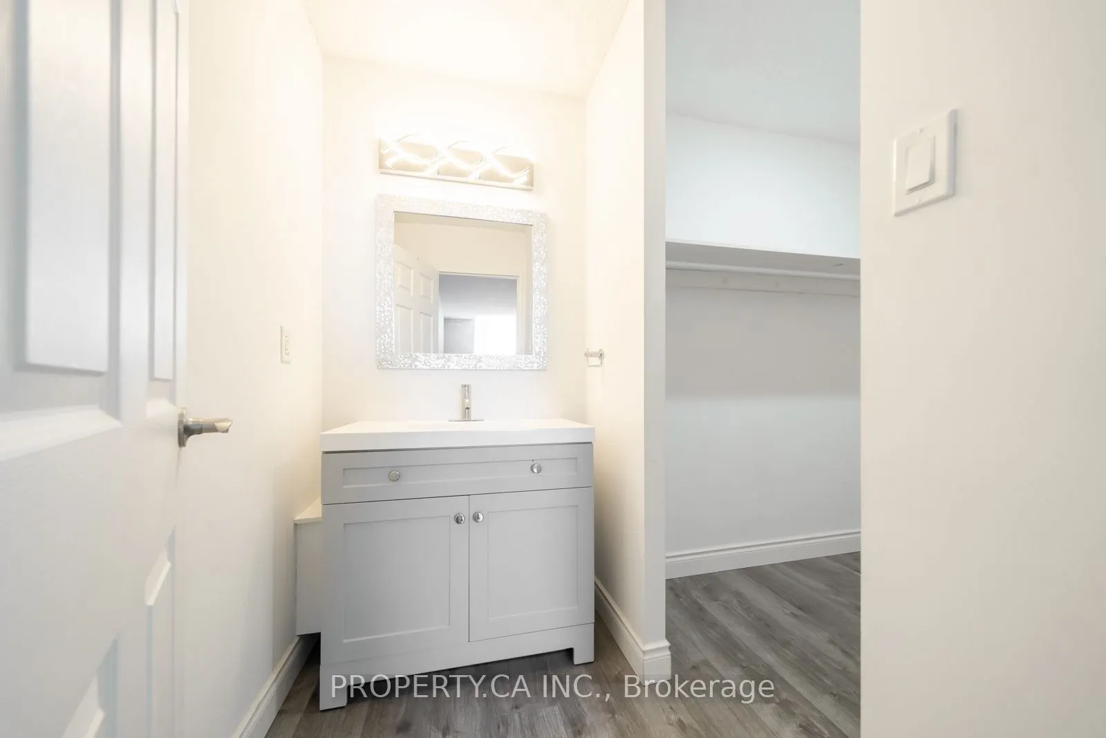 355 Rathburn Road E #1204