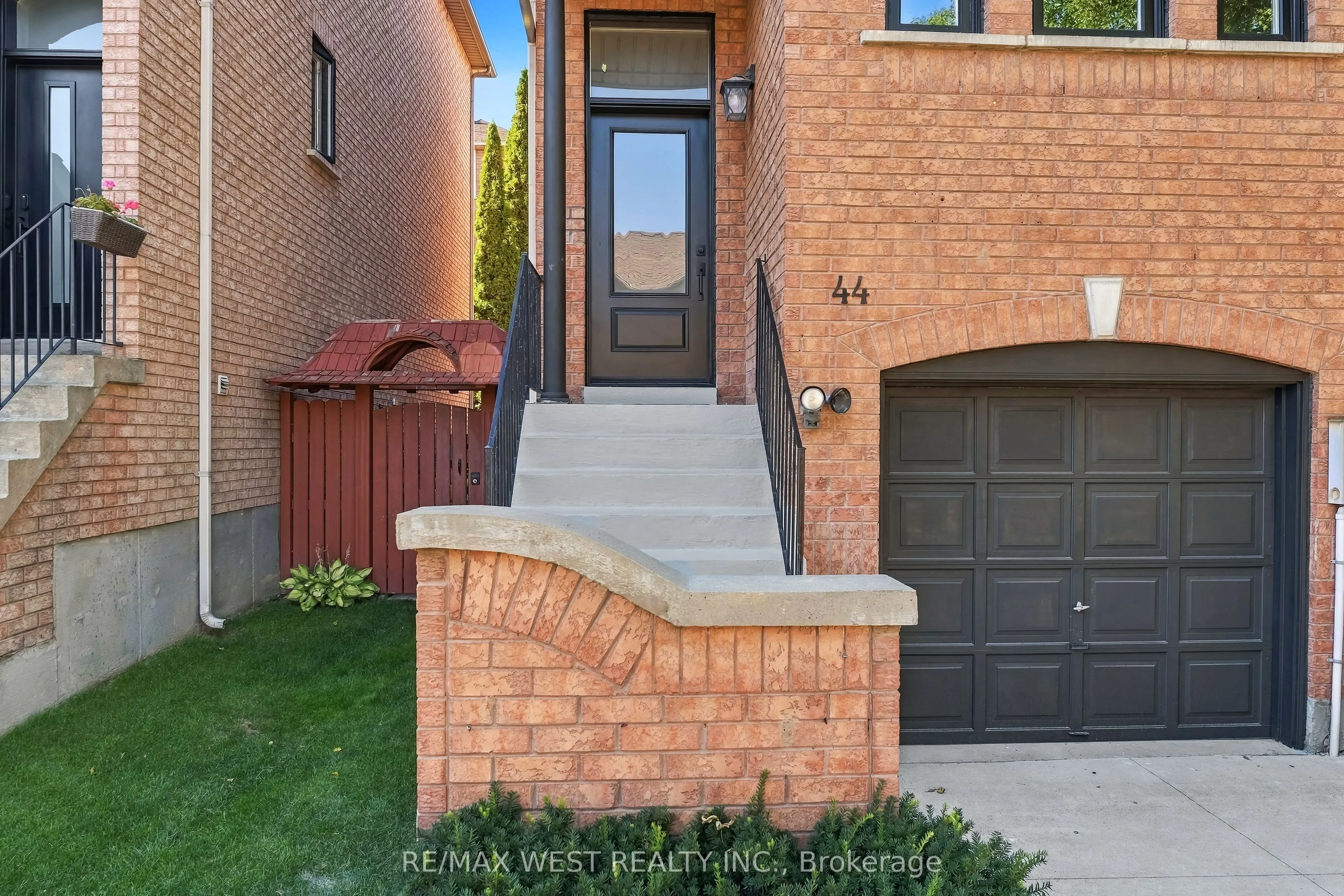 44 Bluewater Court
