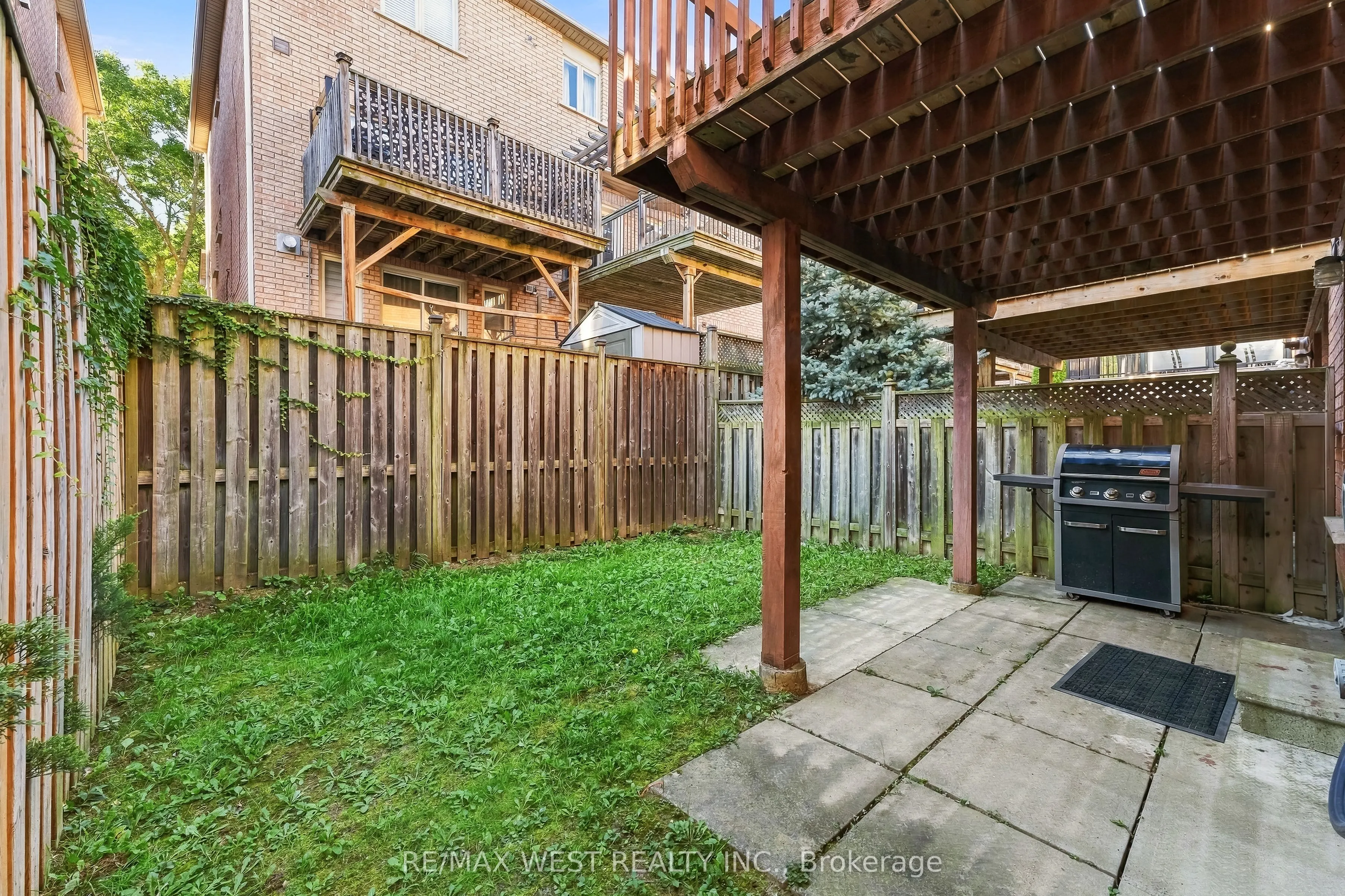 44 Bluewater Court