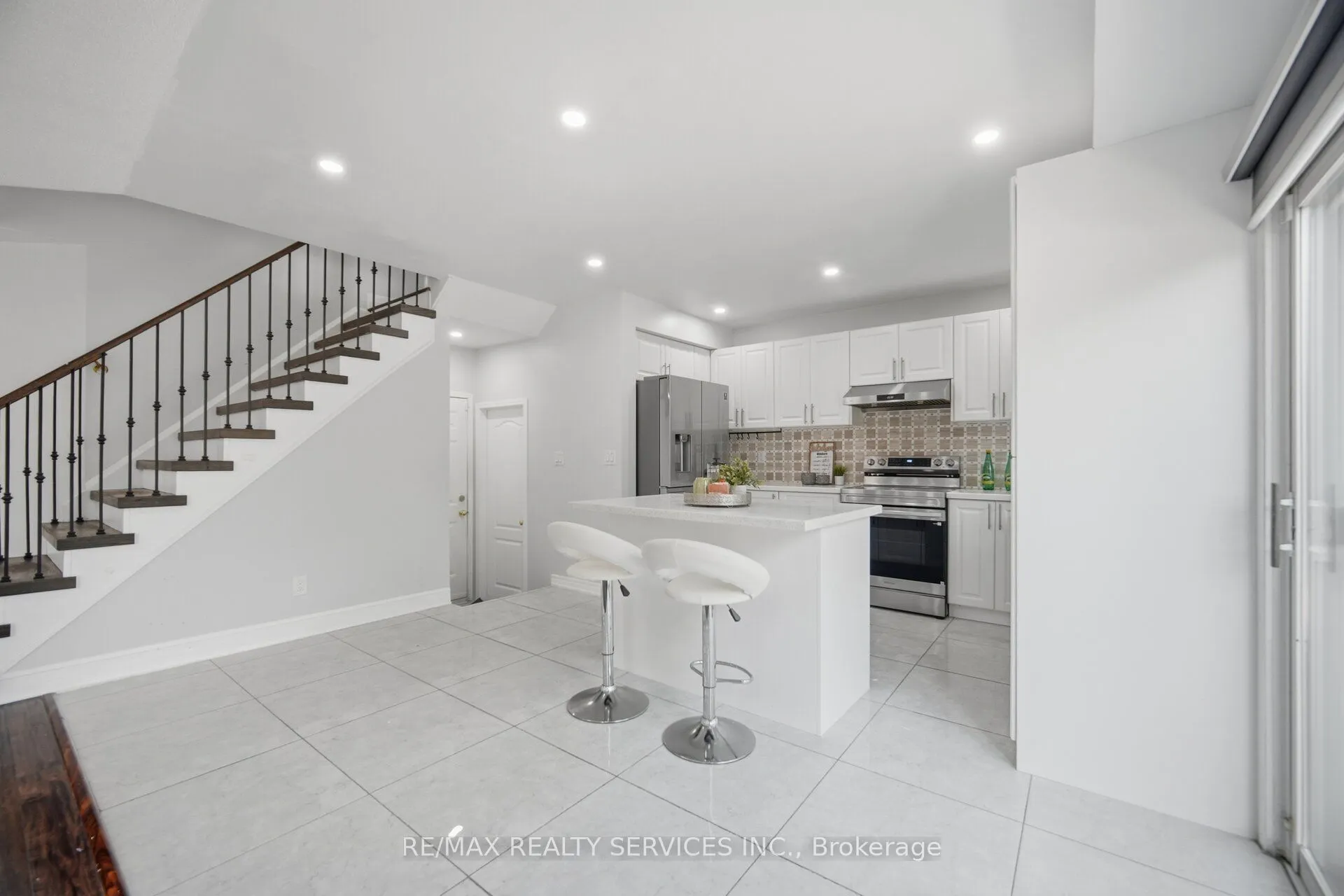4 Sunnybrook Crescent