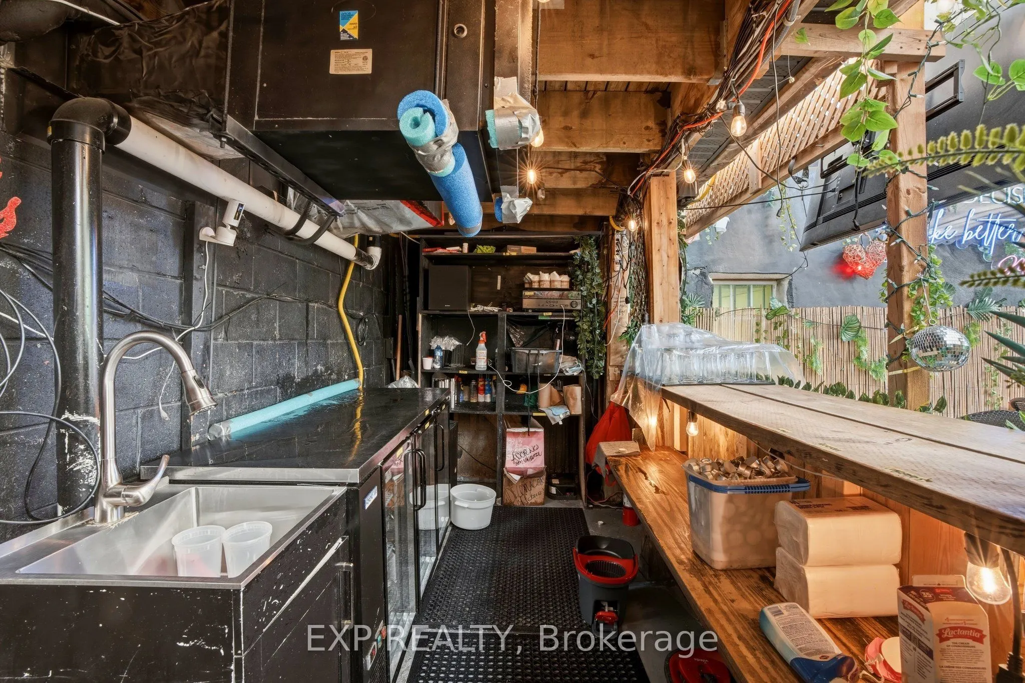 1263 Queen Street W