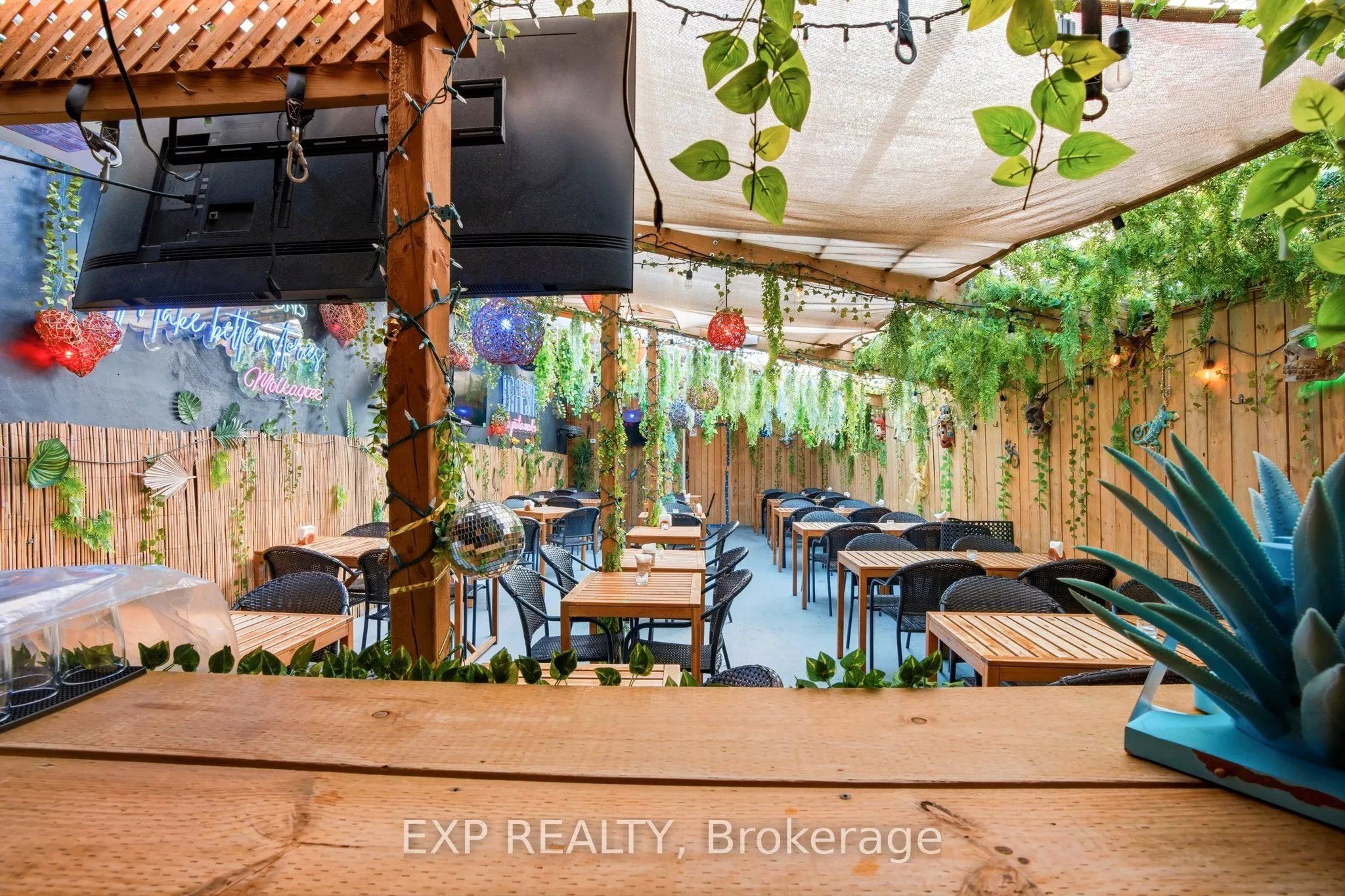 1263 Queen Street W