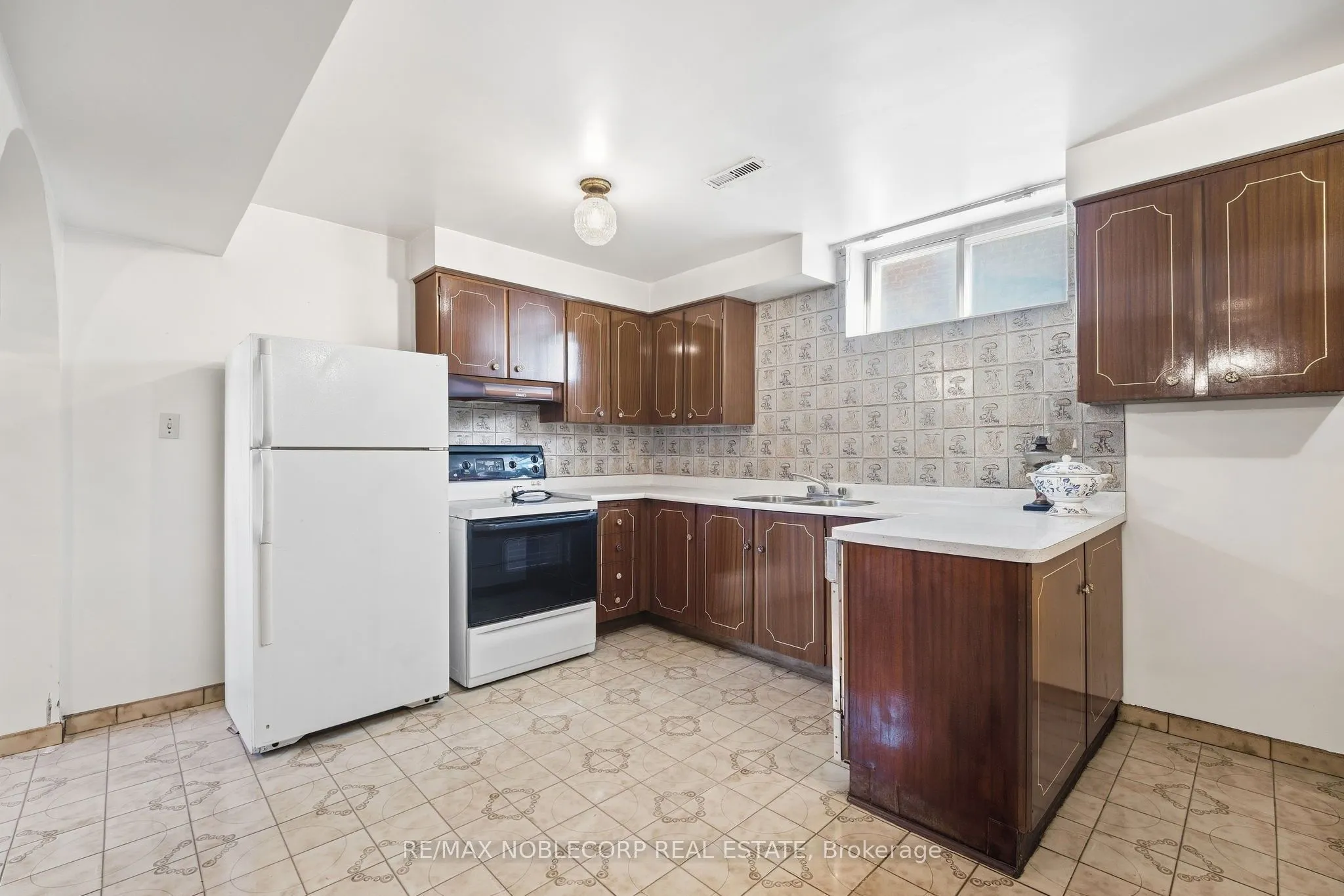 4 Warlingham Court