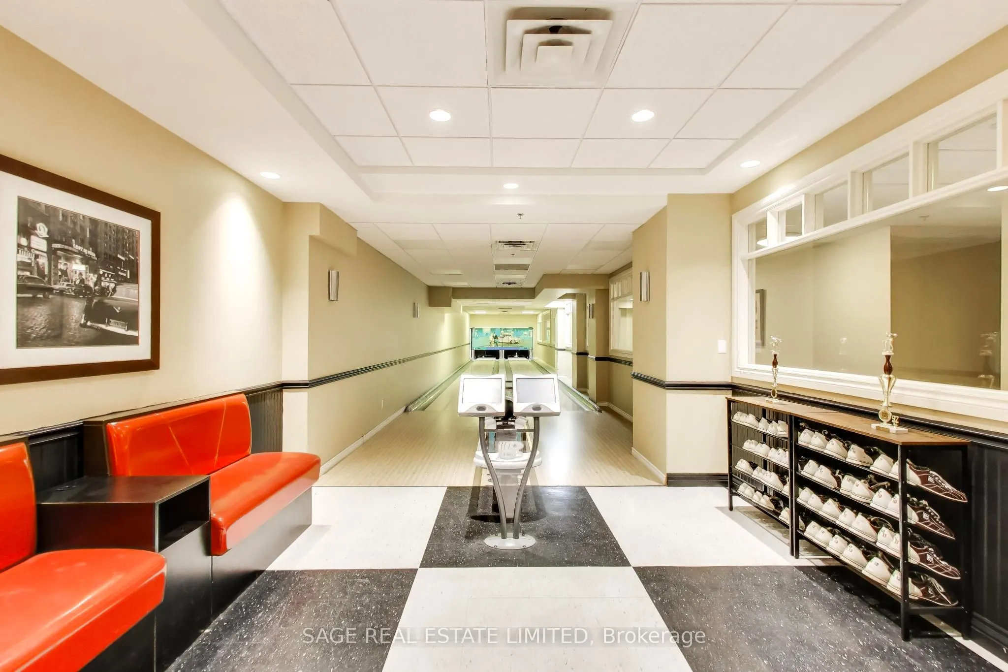 810 Scollard Court #902