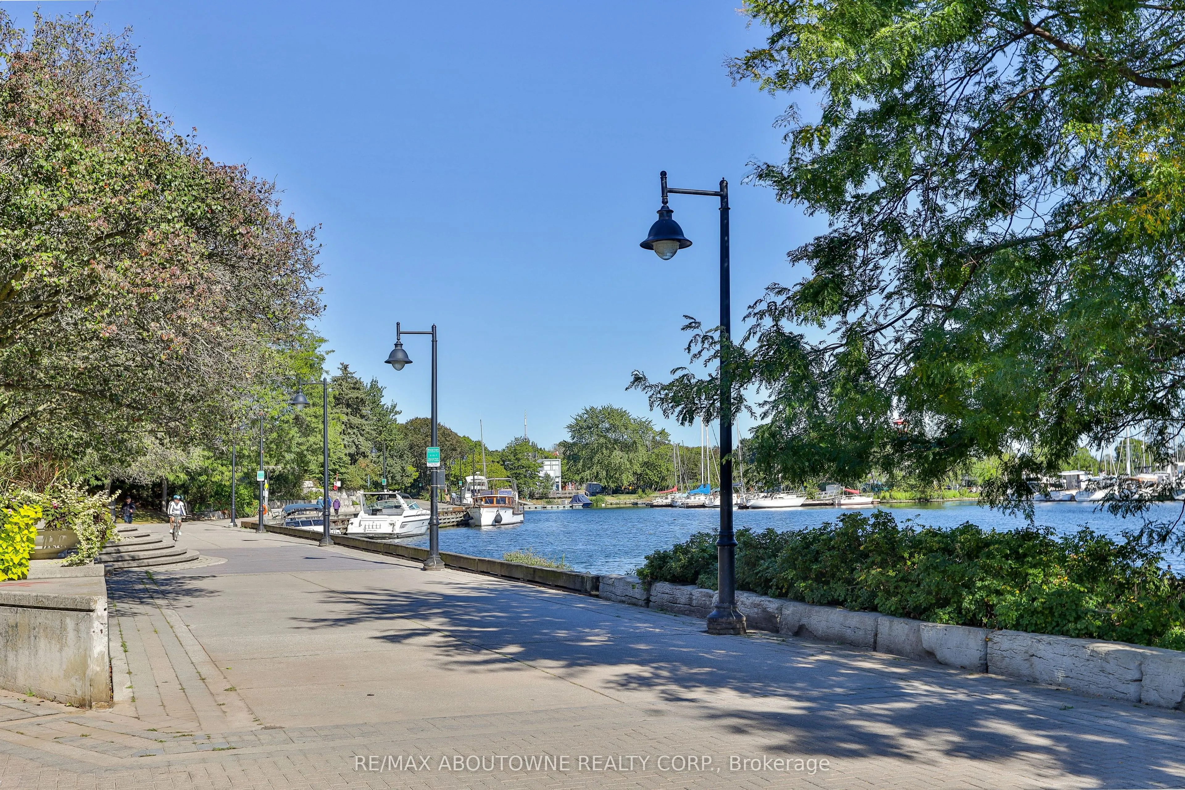 2287 Lake Shore Road W #301