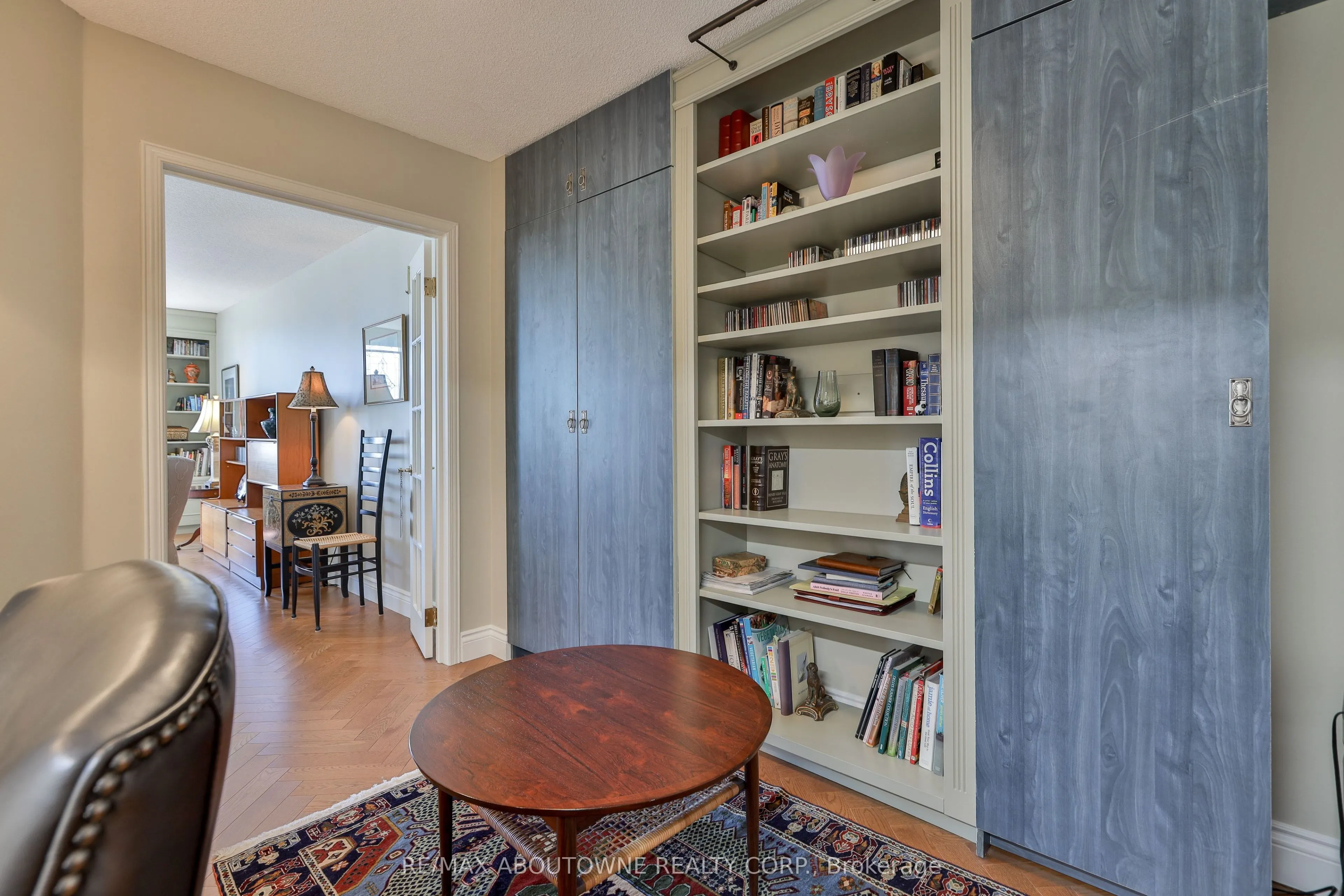 2287 Lake Shore Road W #301