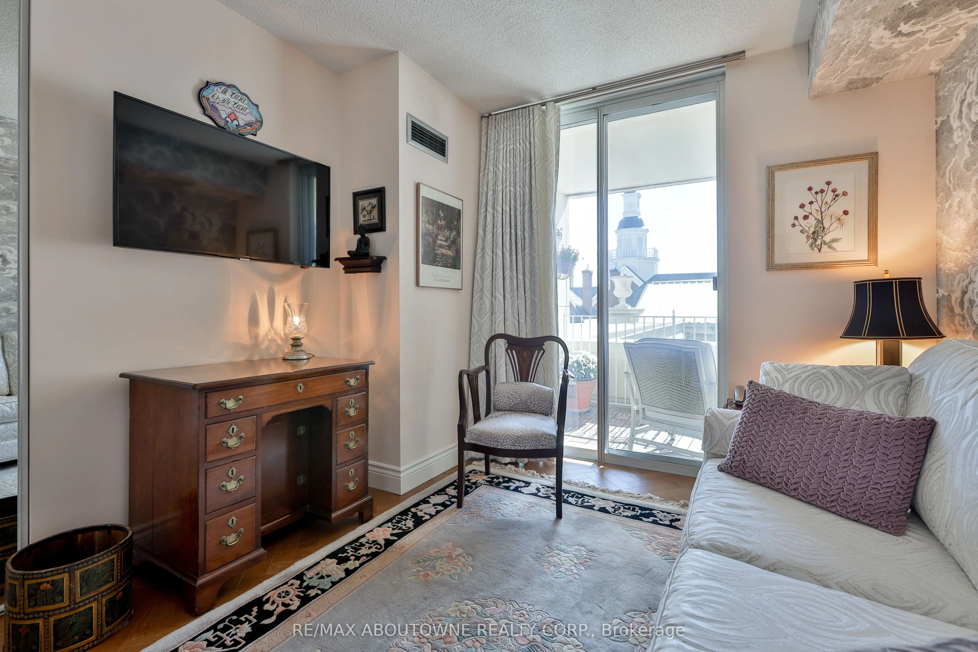 2287 Lake Shore Road W #301