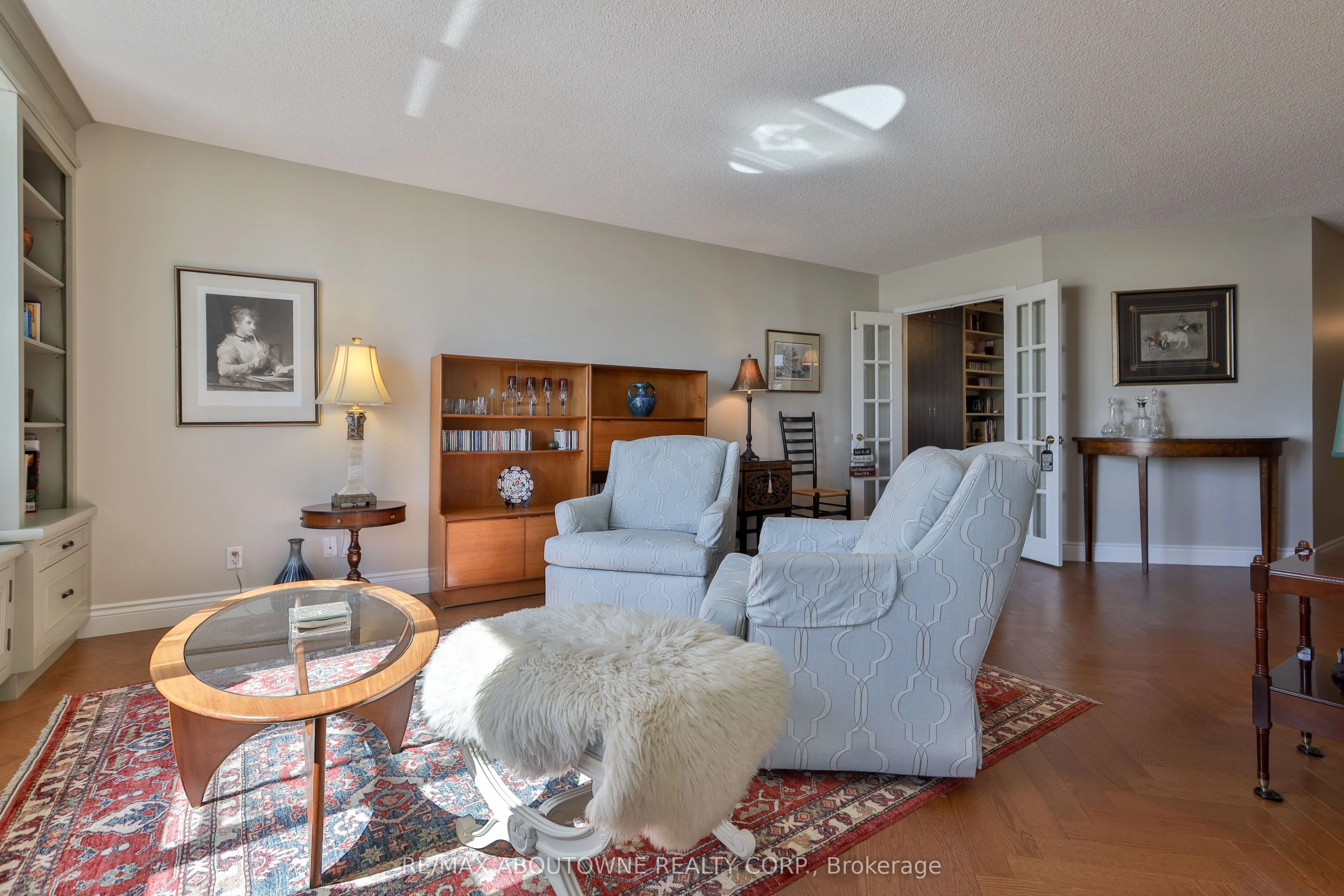 2287 Lake Shore Road W #301