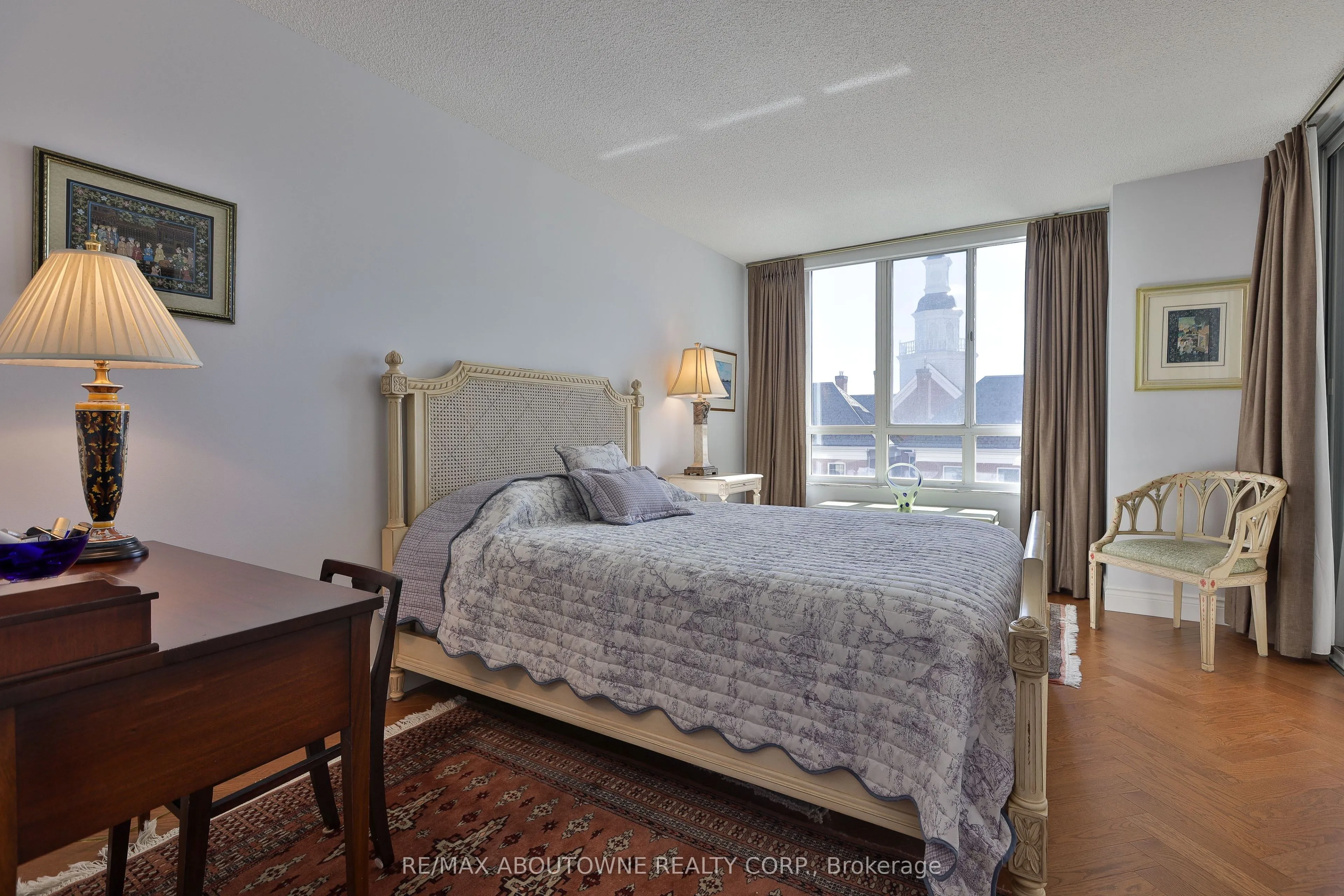 2287 Lake Shore Road W #301