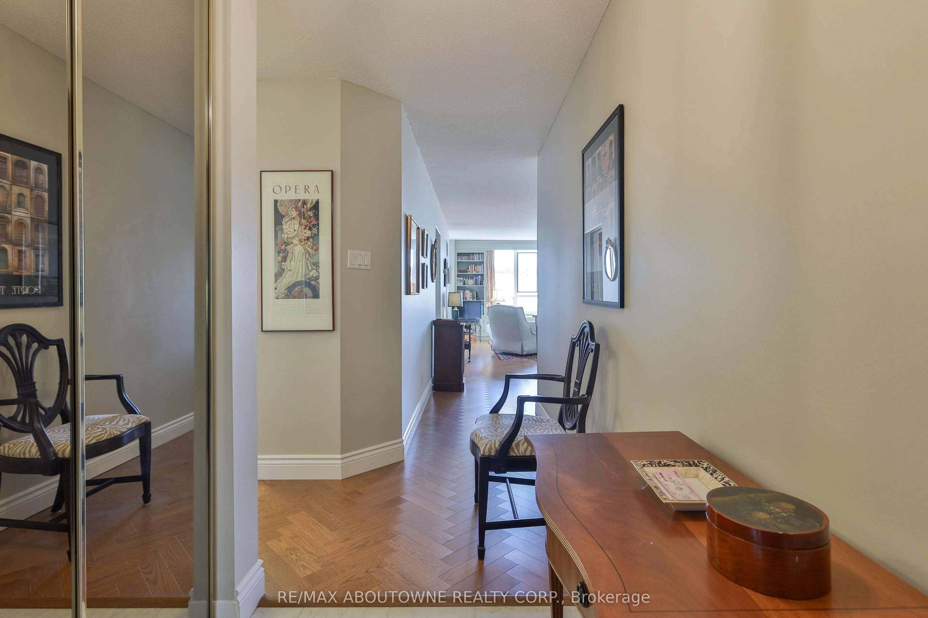 2287 Lake Shore Road W #301