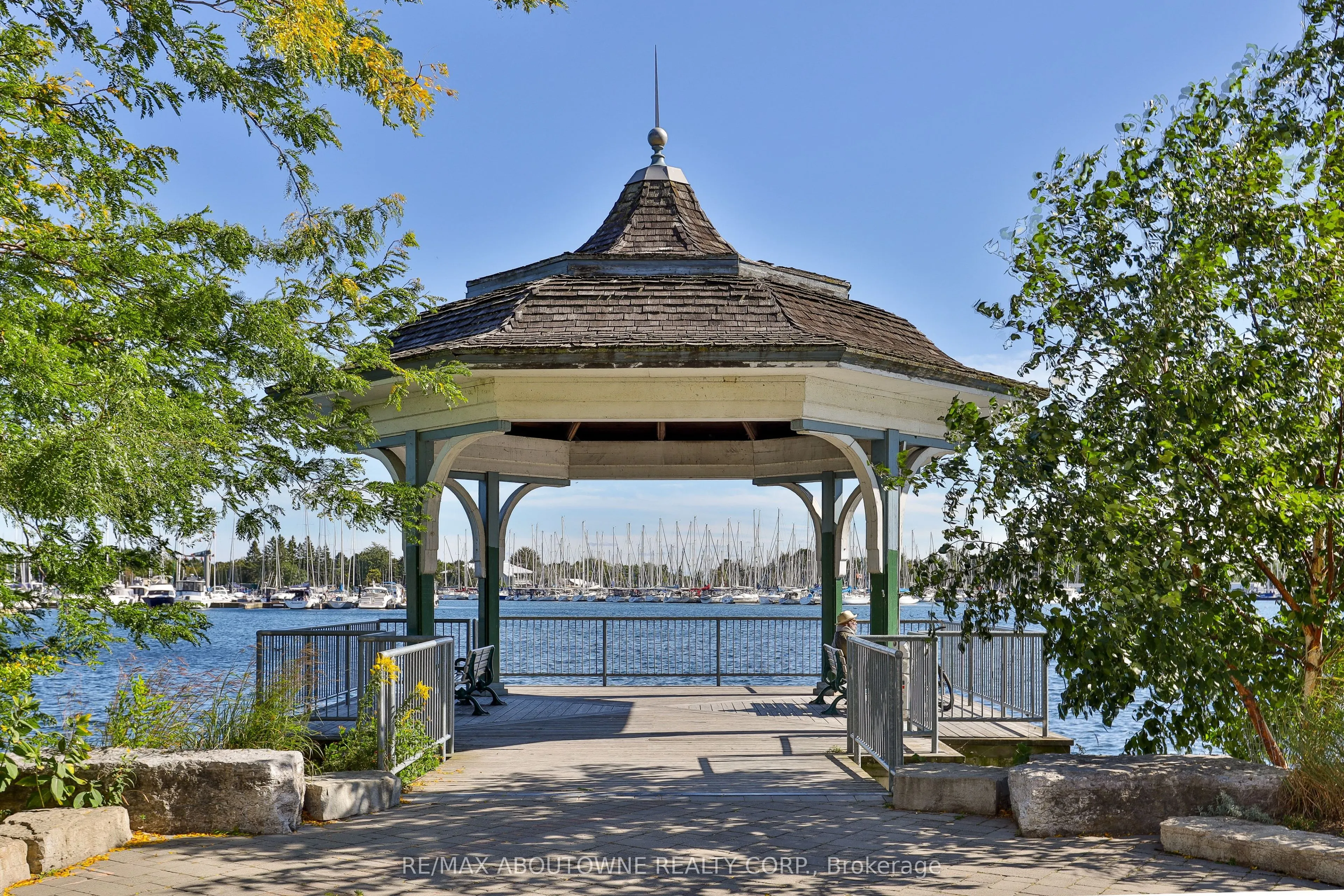 2287 Lake Shore Road W #301