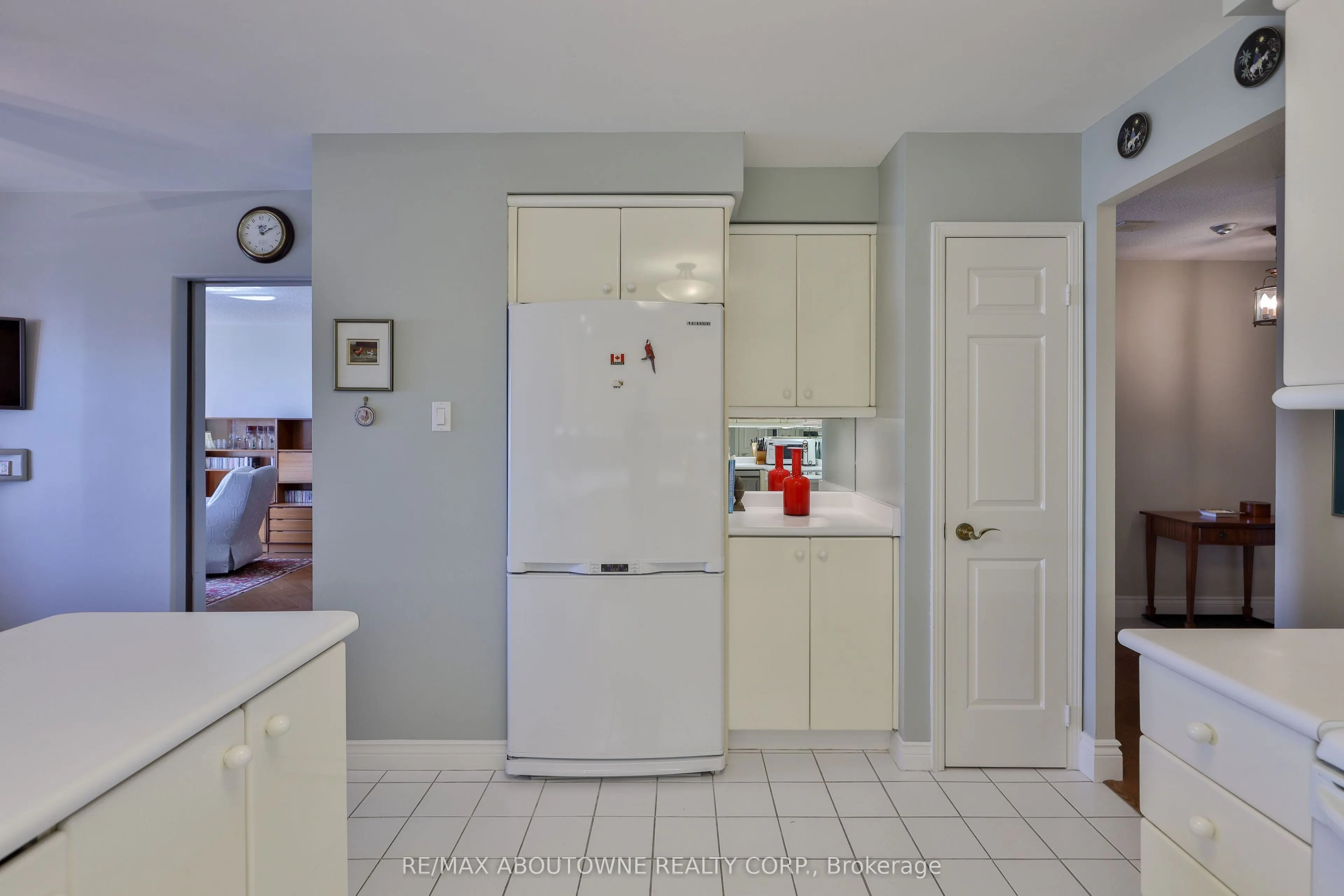 2287 Lake Shore Road W #301