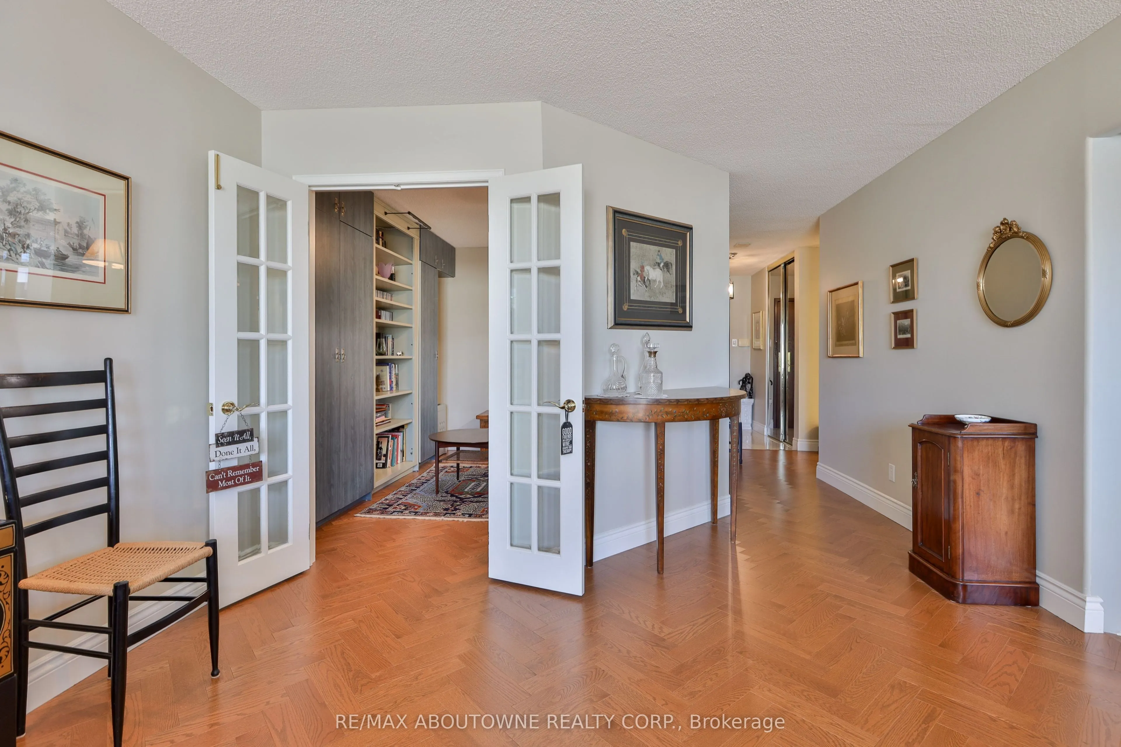 2287 Lake Shore Road W #301