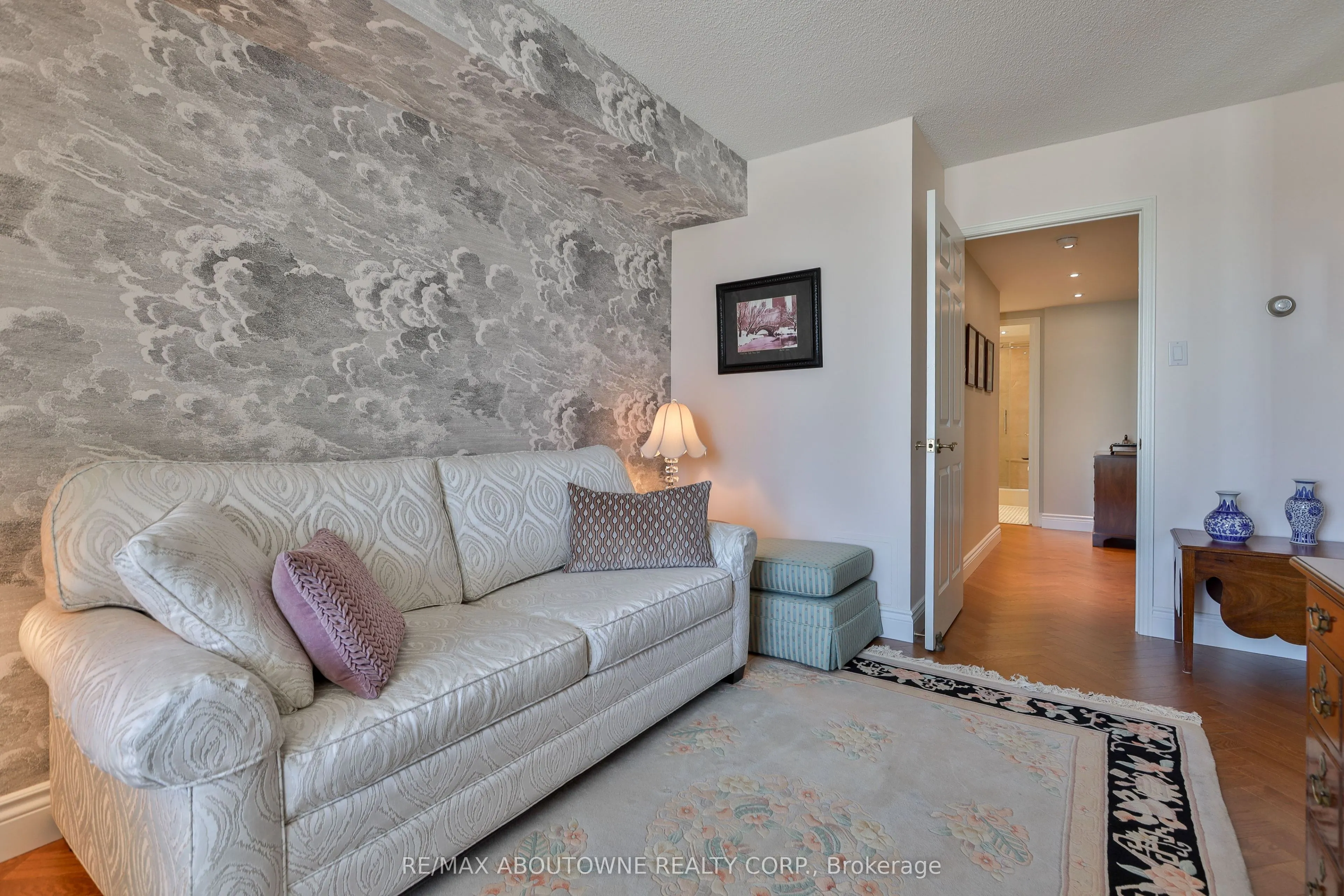 2287 Lake Shore Road W #301