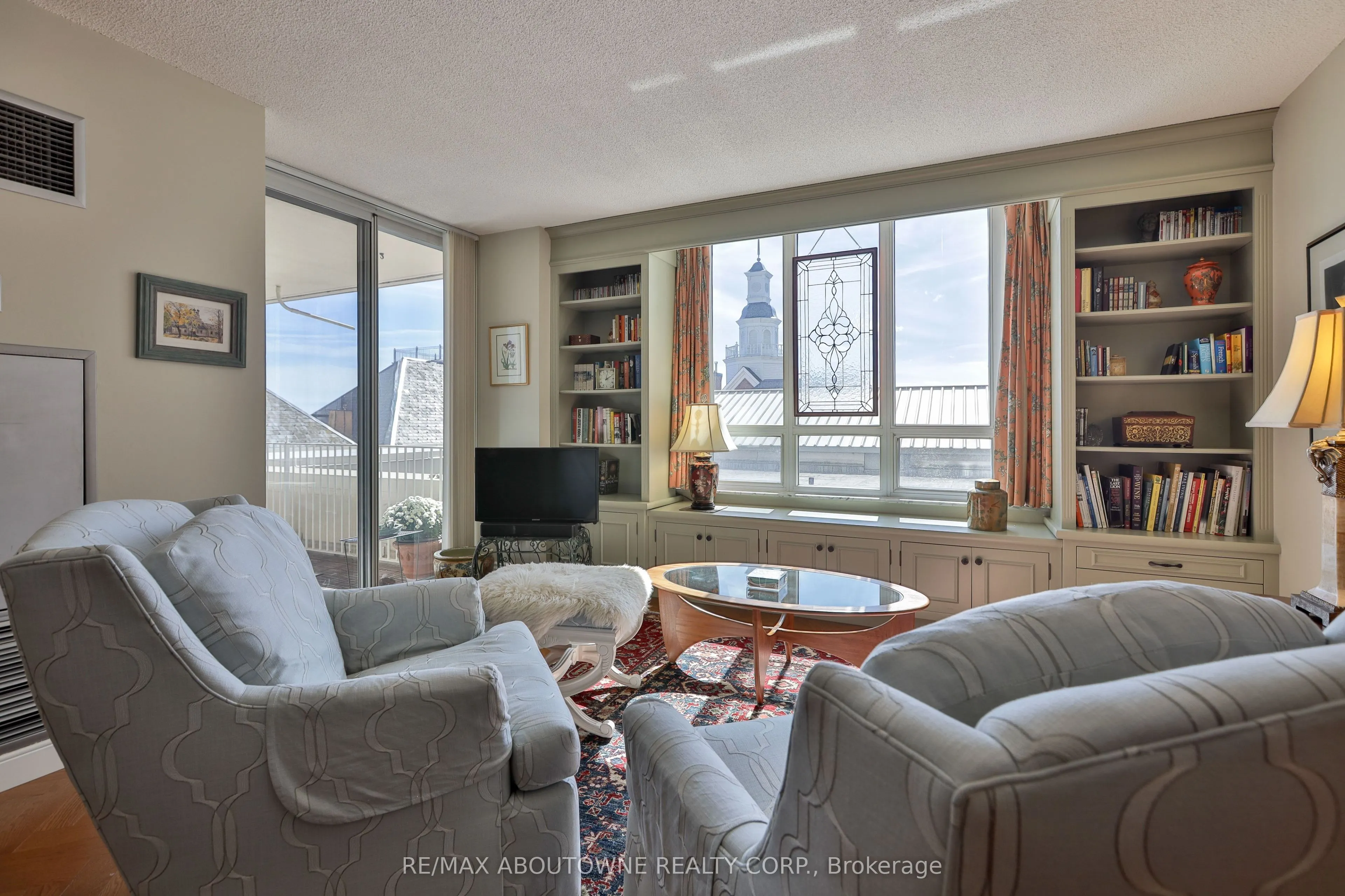 2287 Lake Shore Road W #301