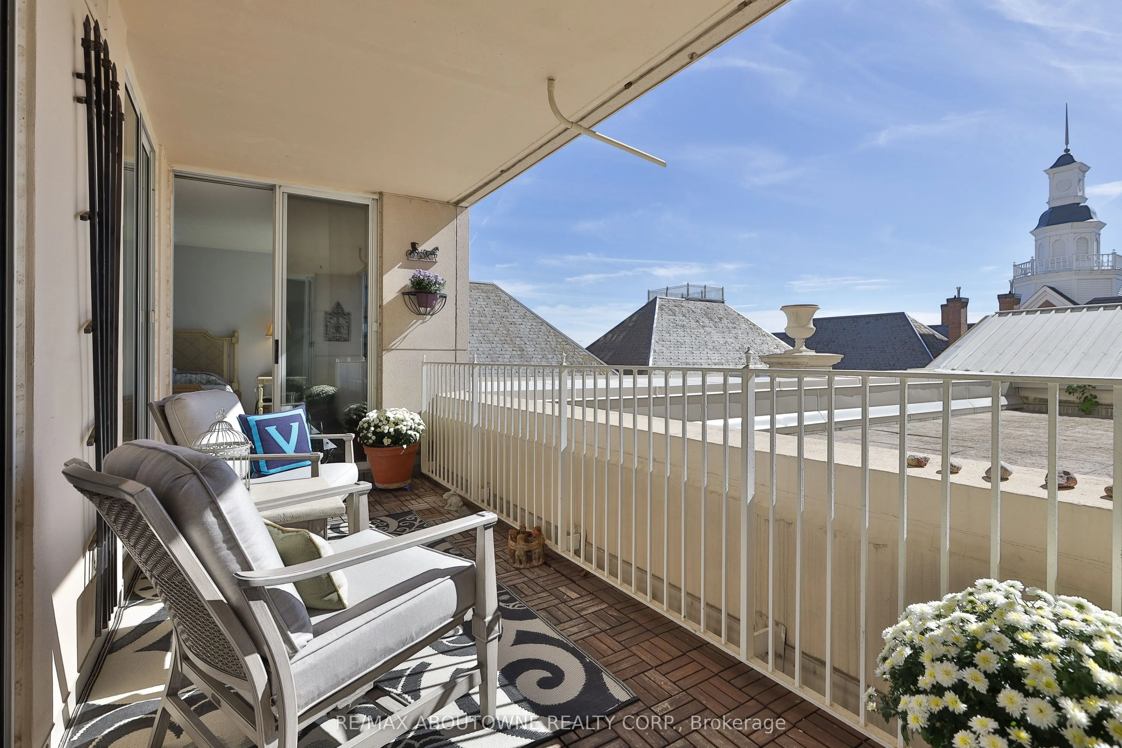 2287 Lake Shore Road W #301