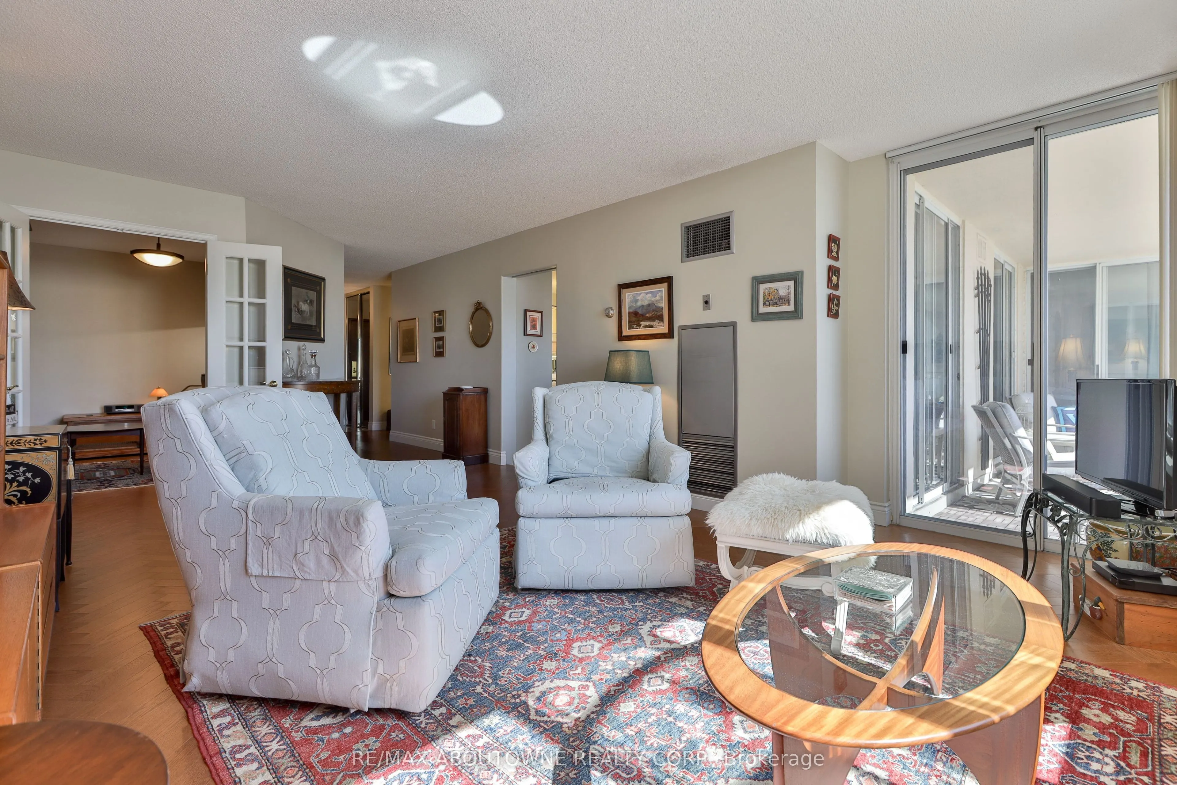 2287 Lake Shore Road W #301
