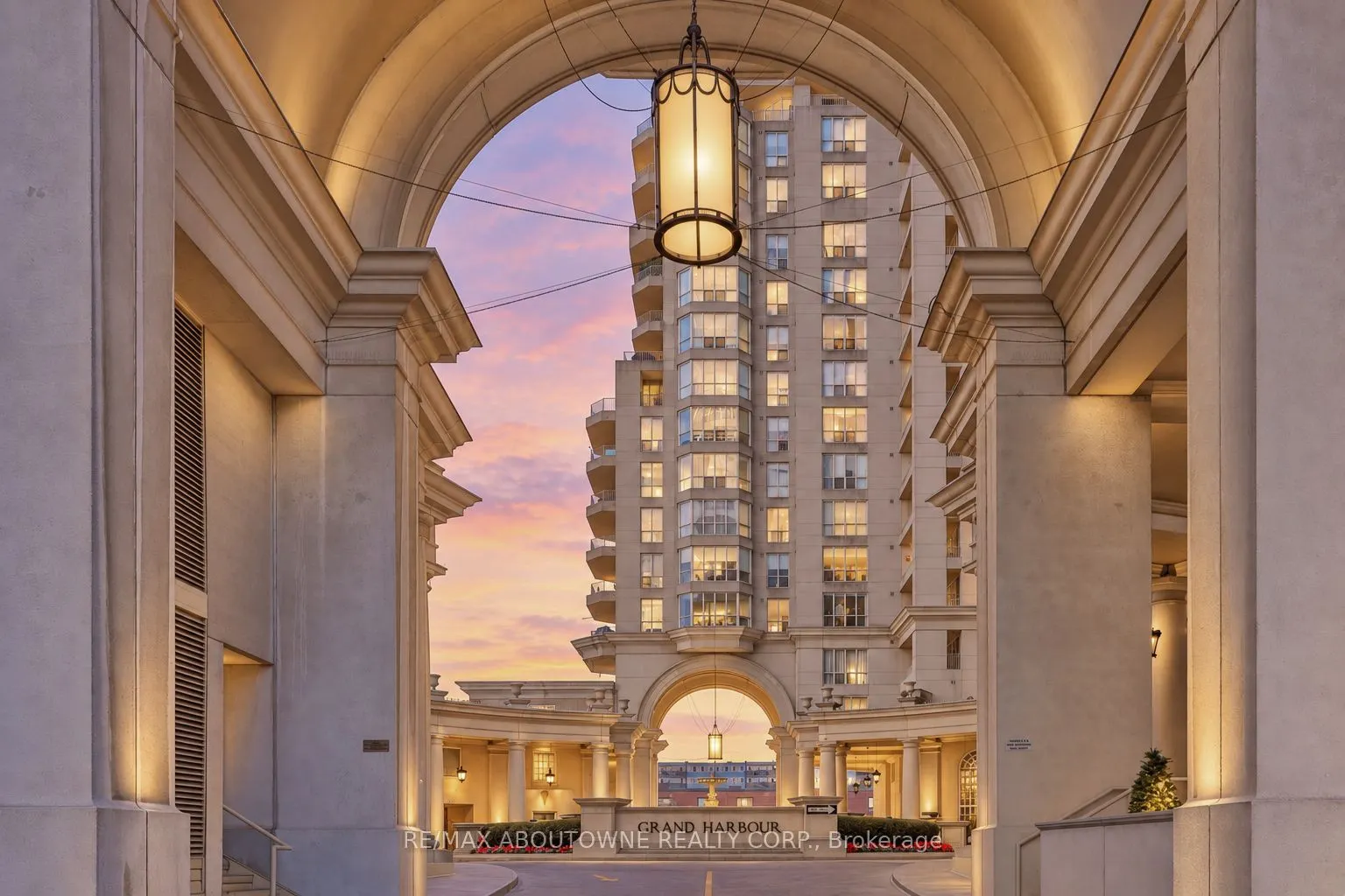 2287 Lake Shore Road W #301