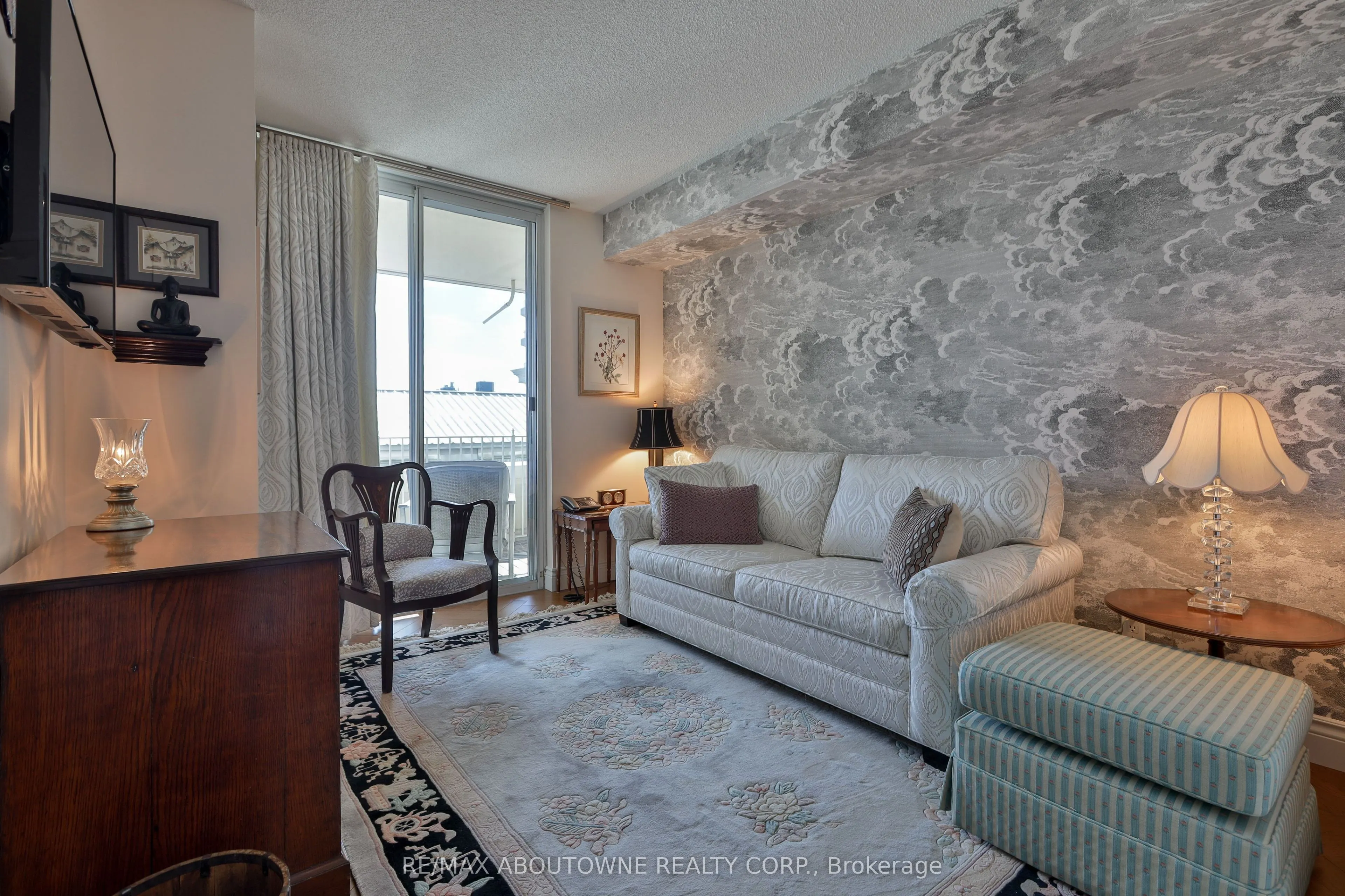2287 Lake Shore Road W #301
