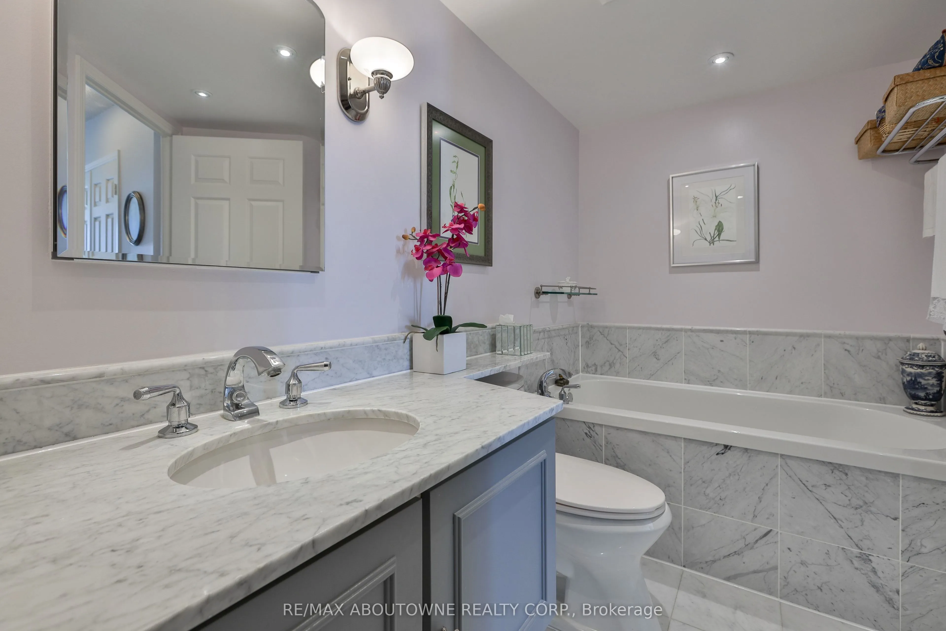 2287 Lake Shore Road W #301