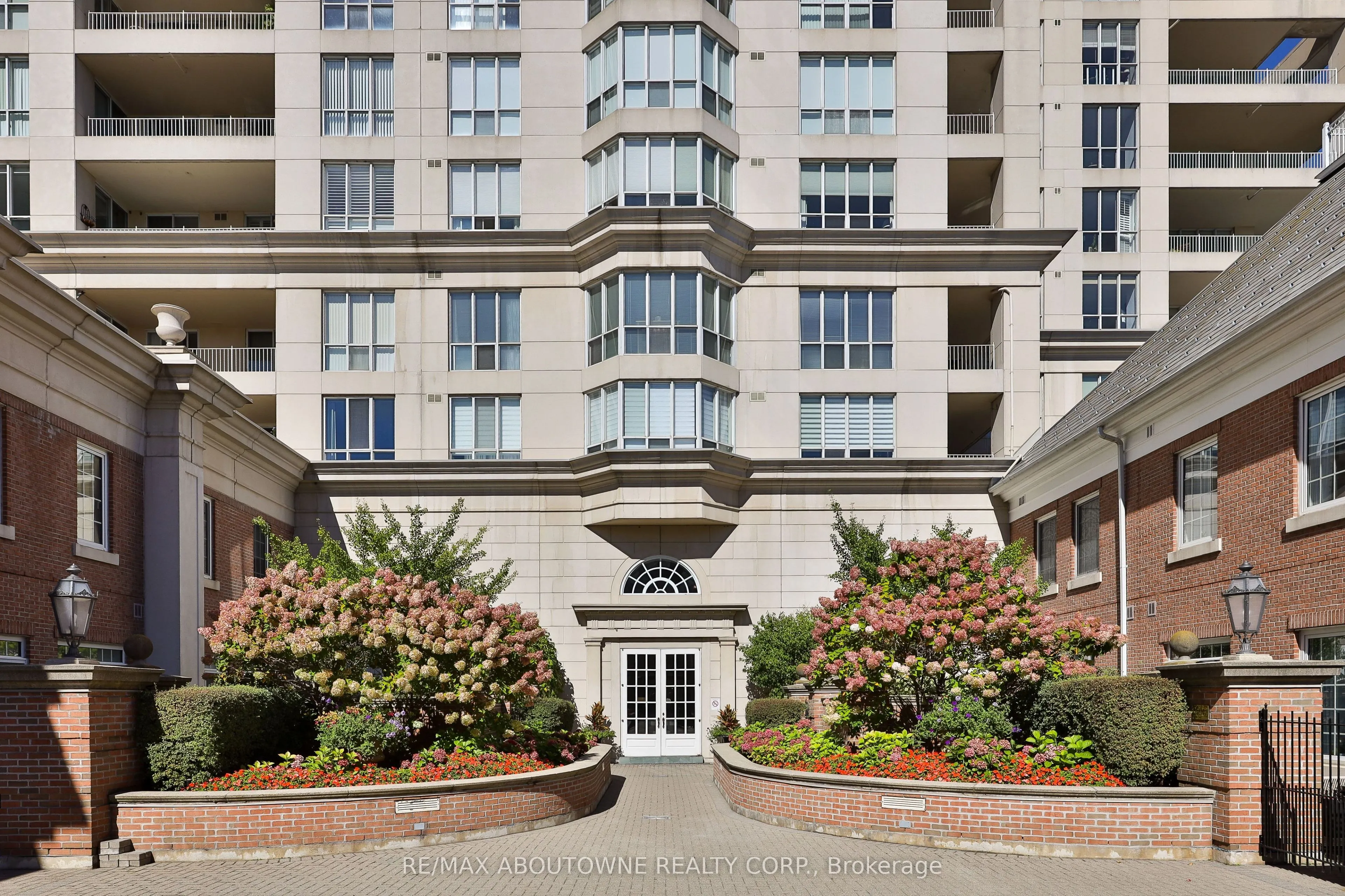 2287 Lake Shore Road W #301