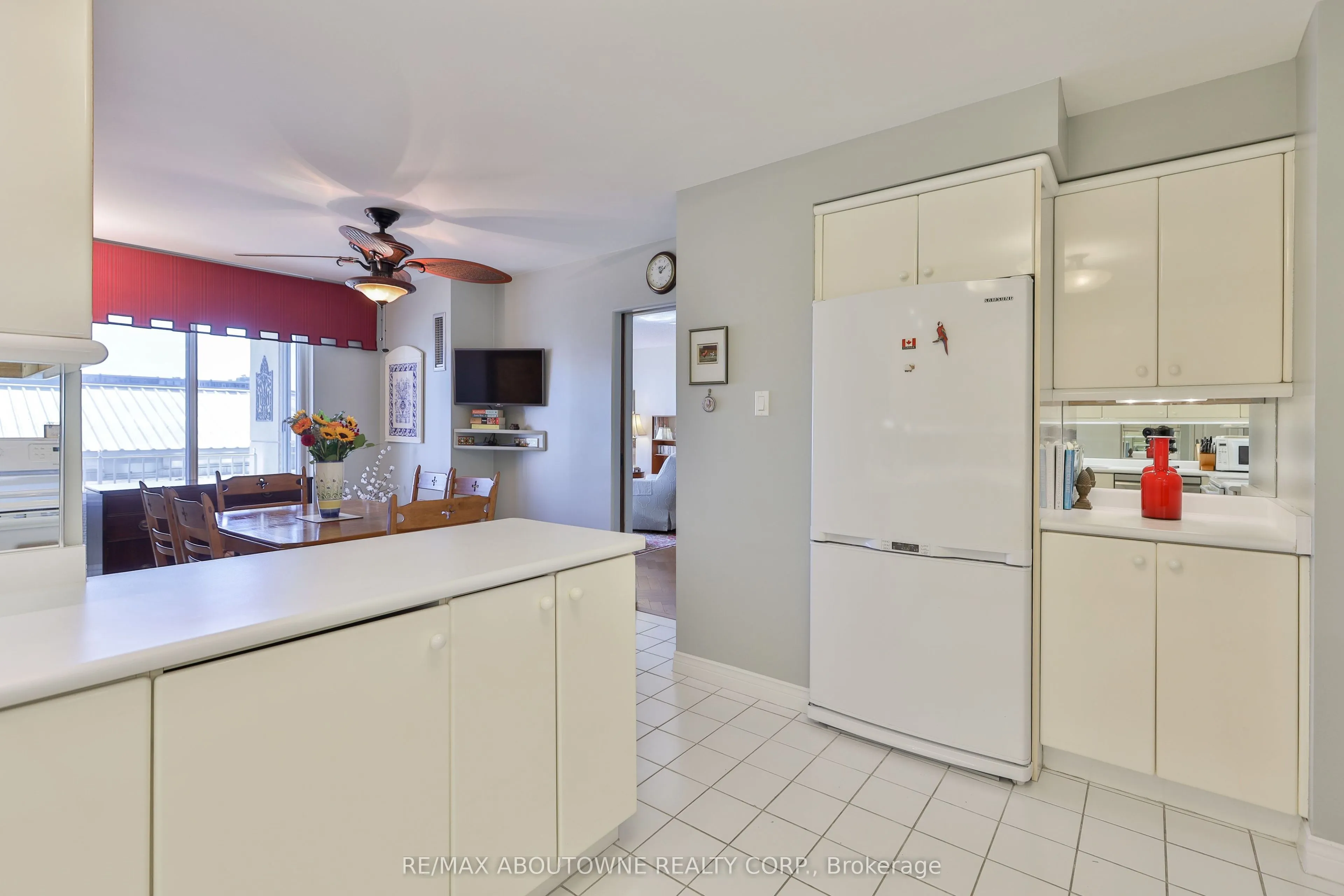 2287 Lake Shore Road W #301