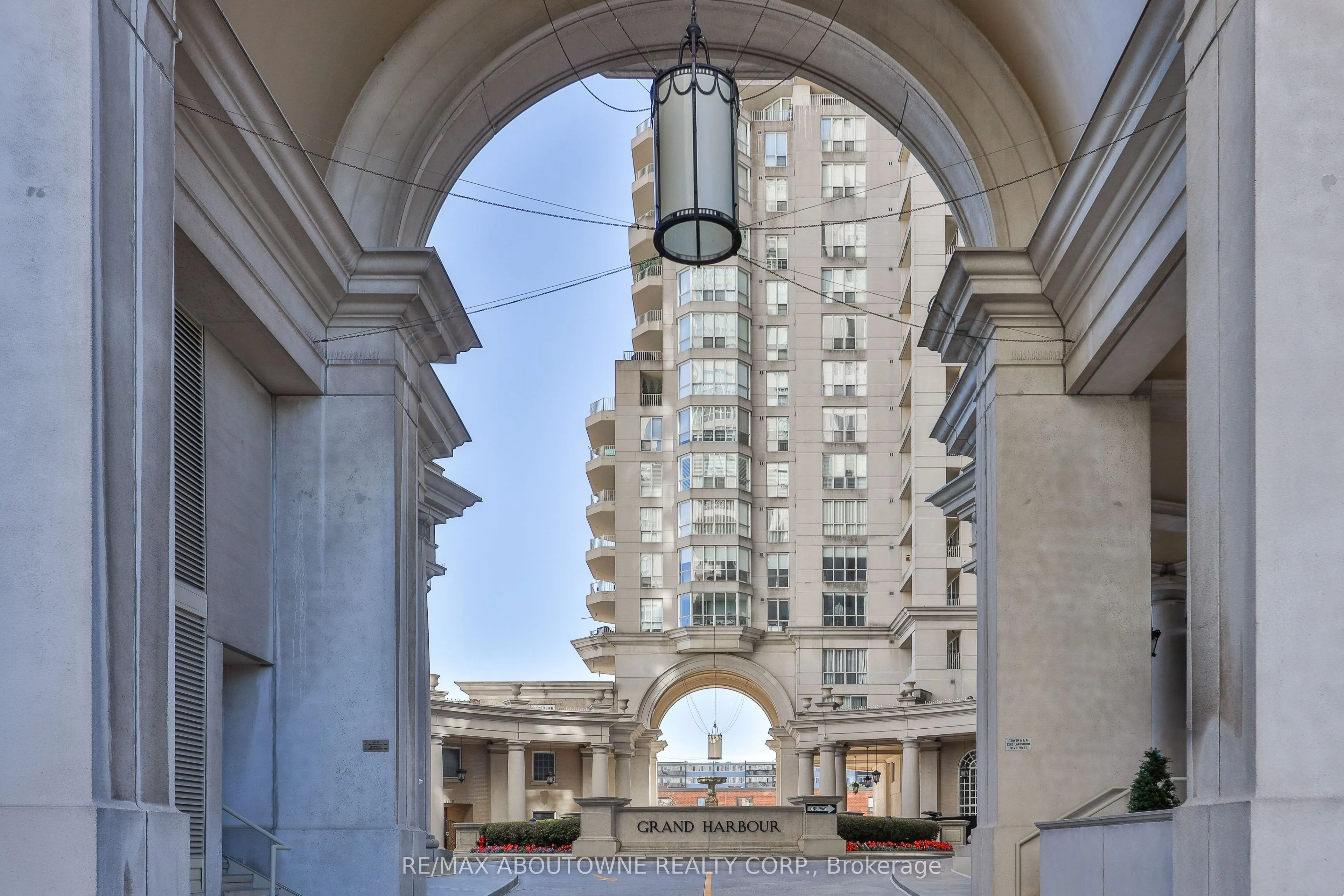 2287 Lake Shore Road W #301