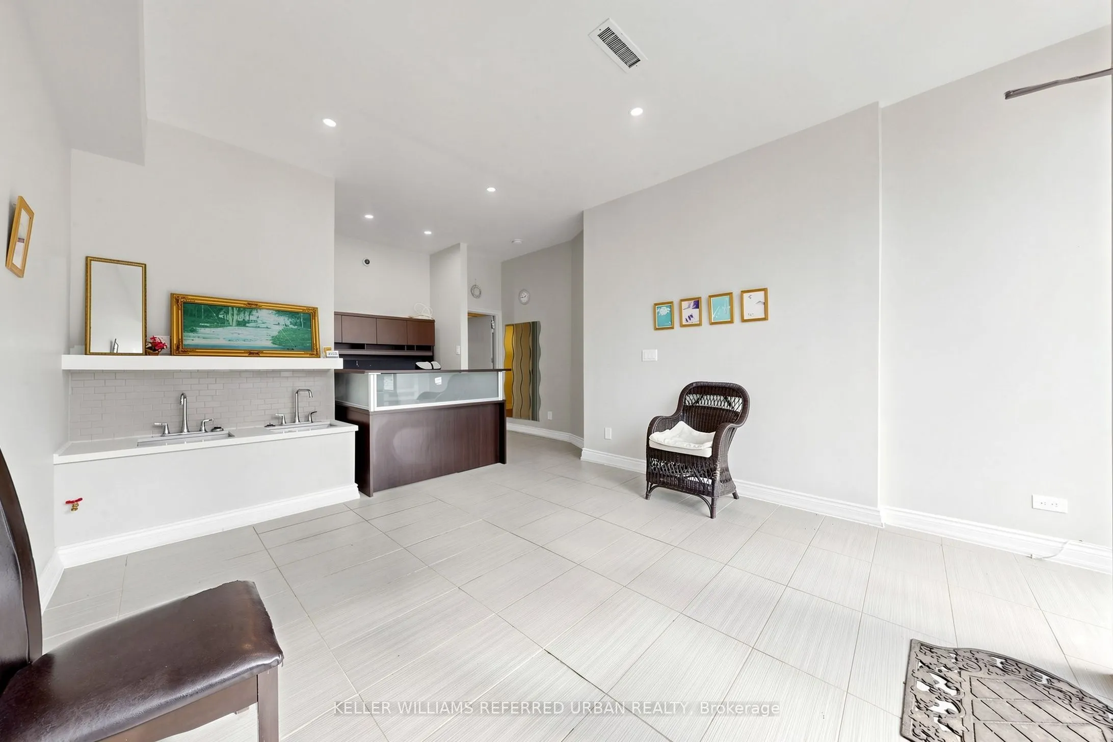 1218 Bloor Street W