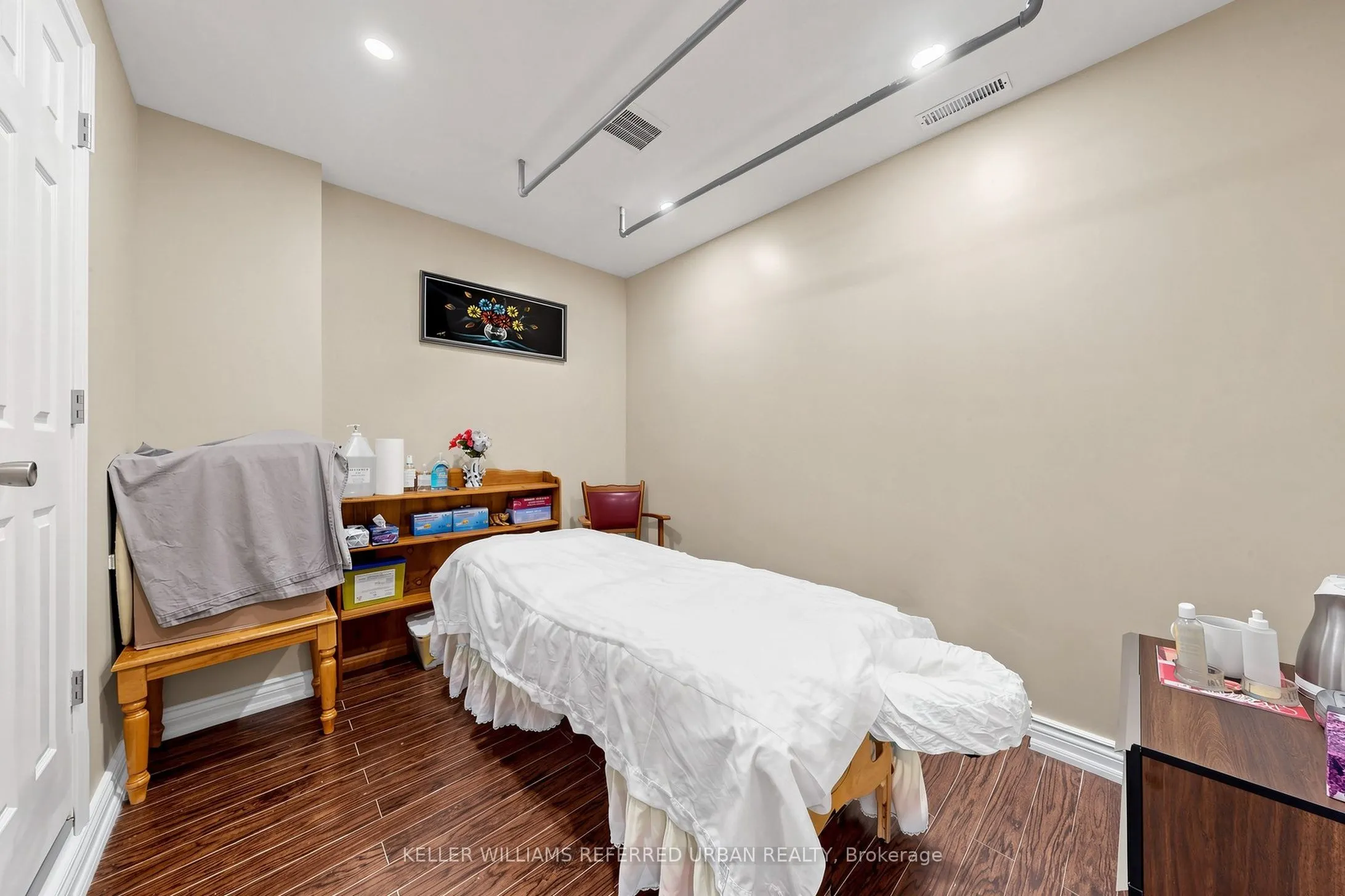 1218 Bloor Street W
