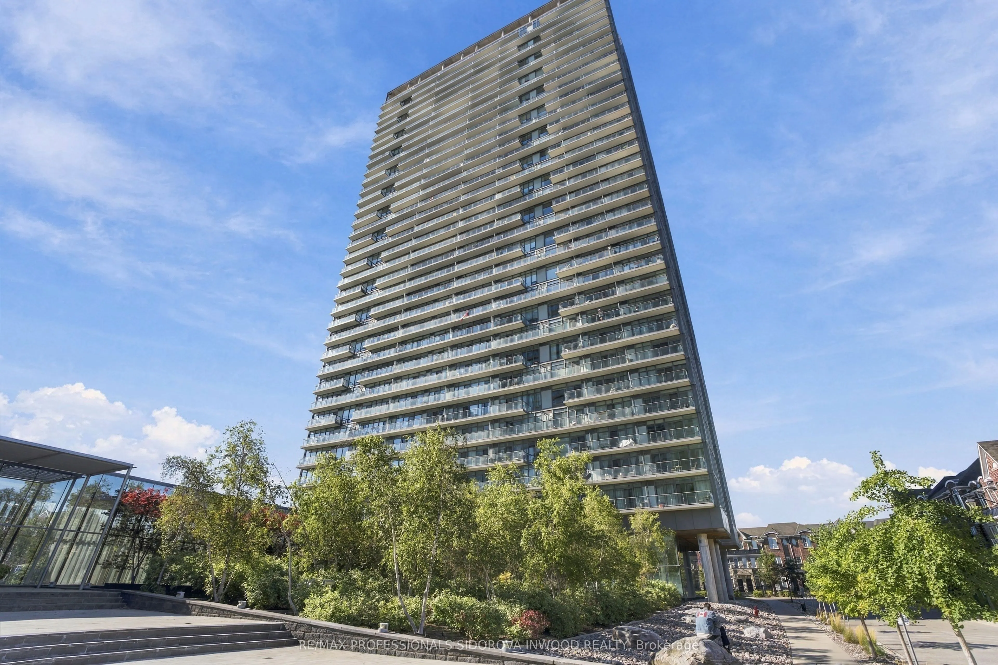105 The Queensway Avenue #404