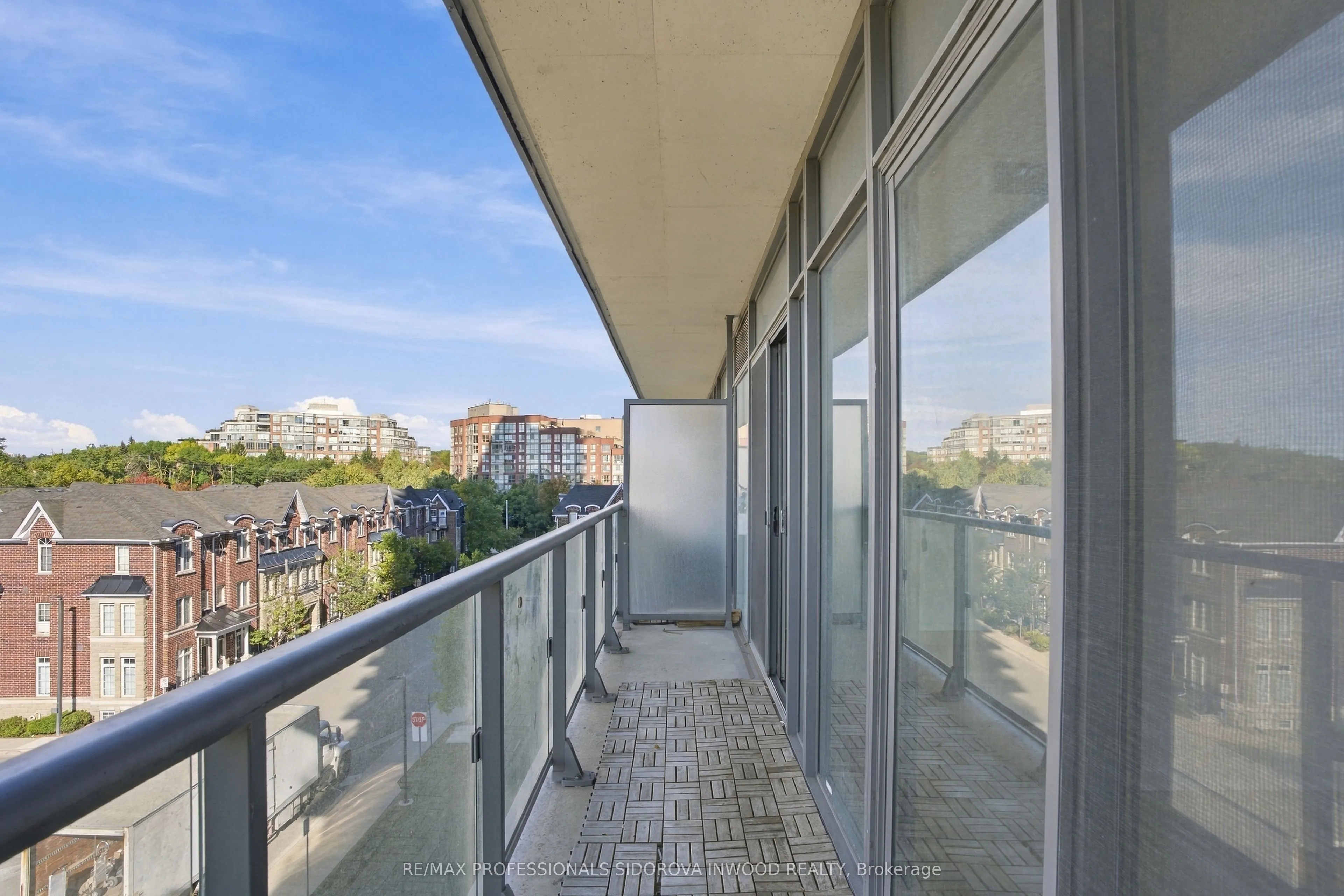 105 The Queensway Avenue #404