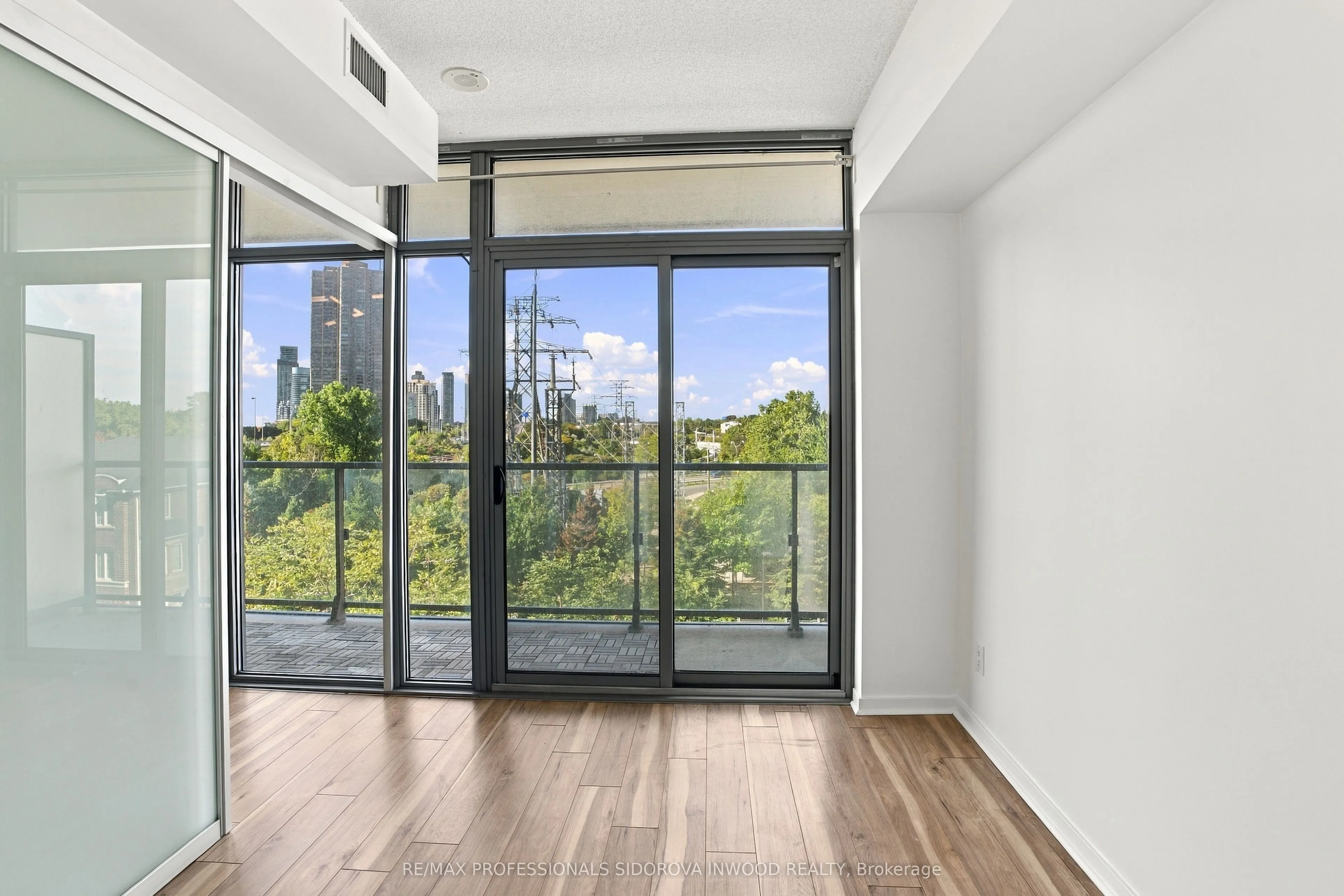 105 The Queensway Avenue #404