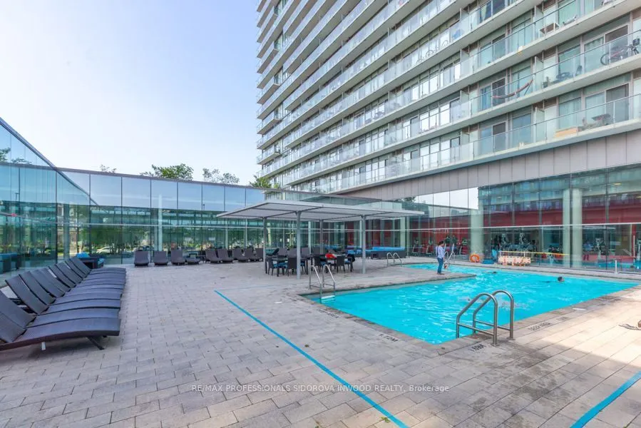 105 The Queensway Avenue #404