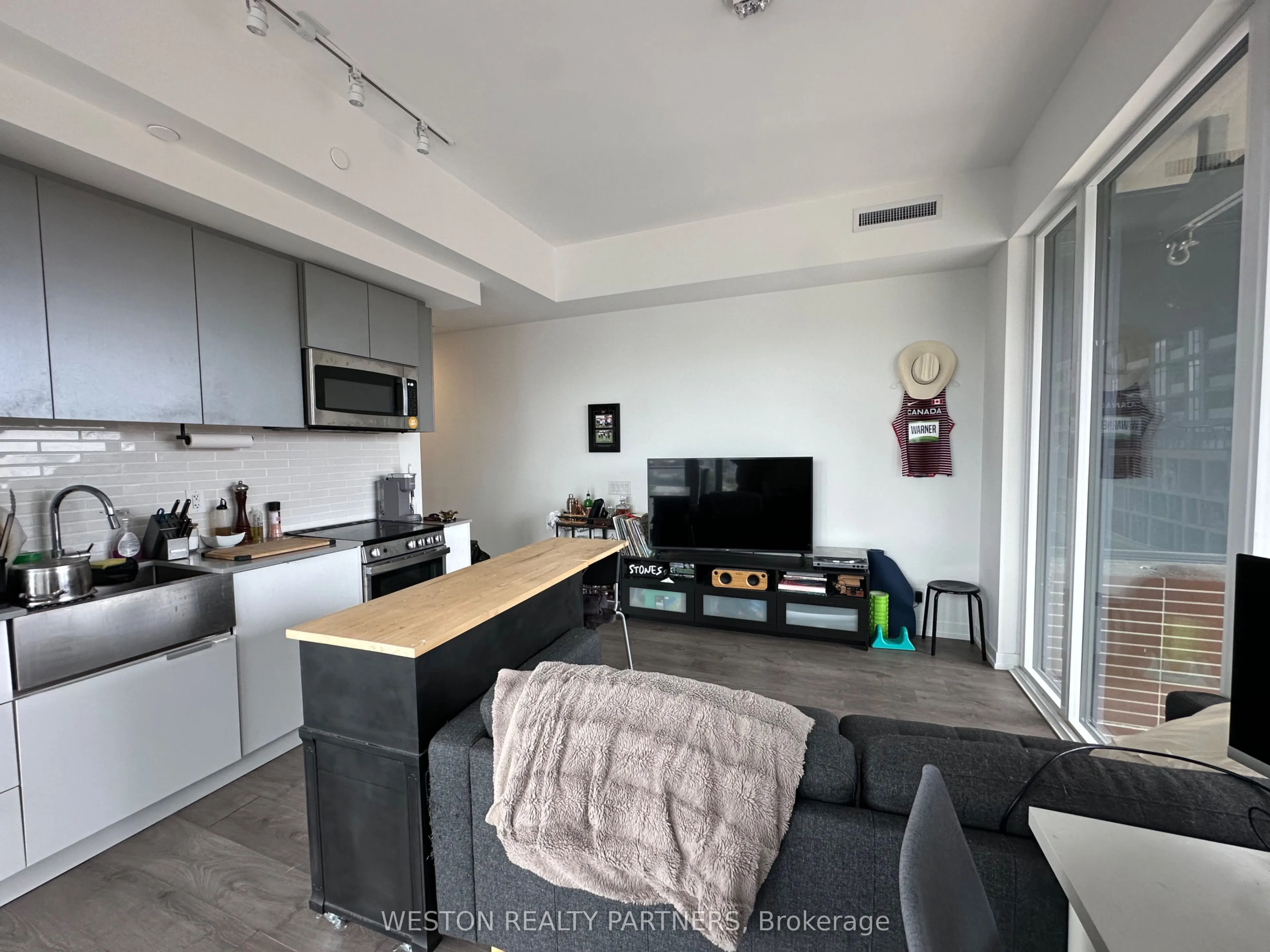 270 Dufferin Street #523