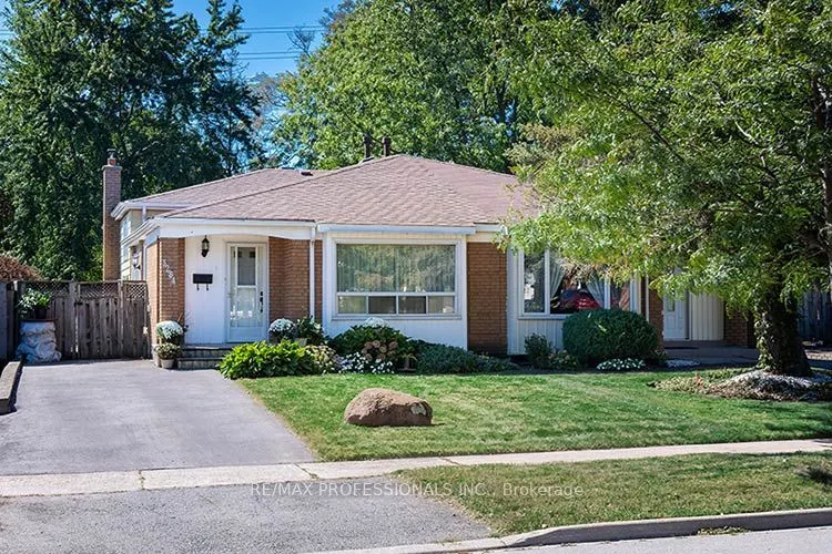 3284 Hornbeam Crescent