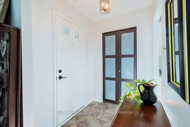 3284 Hornbeam Crescent