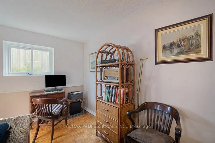 3284 Hornbeam Crescent