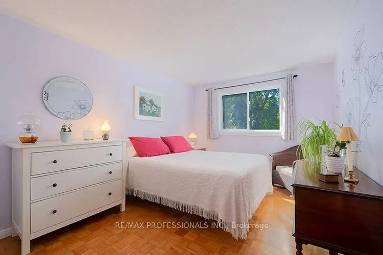 3284 Hornbeam Crescent